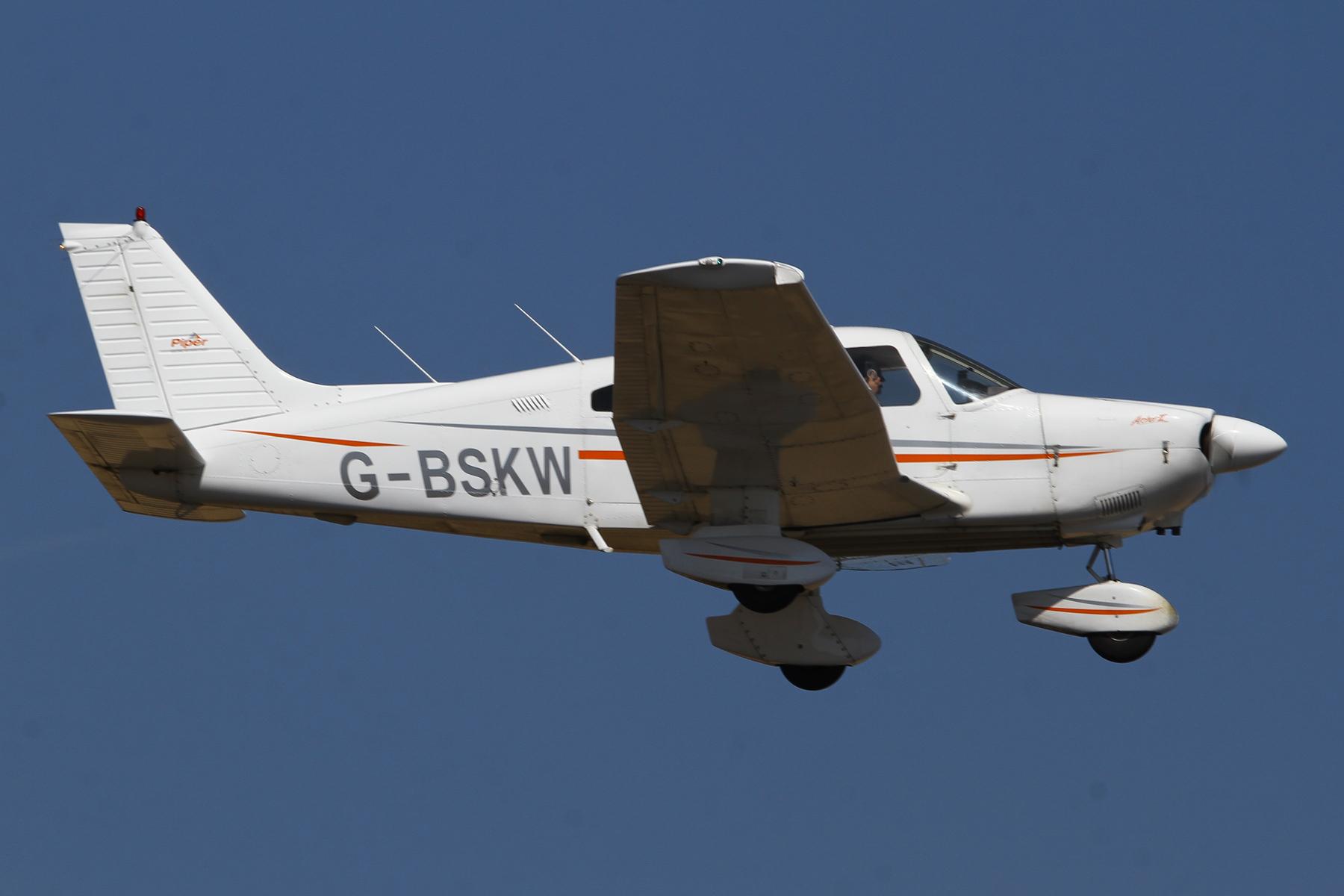 G-BSKW photo, click to enlarge