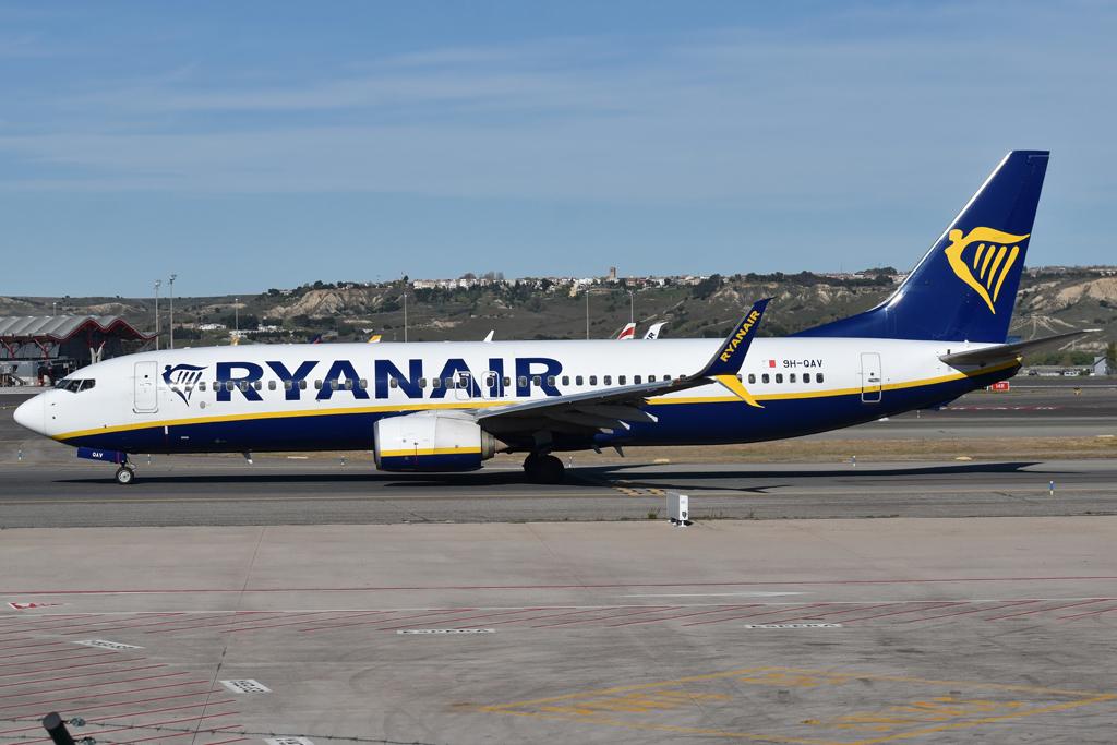 Aircraft 9H-QAV, Taxiing, at LEMD, photo by micka2b