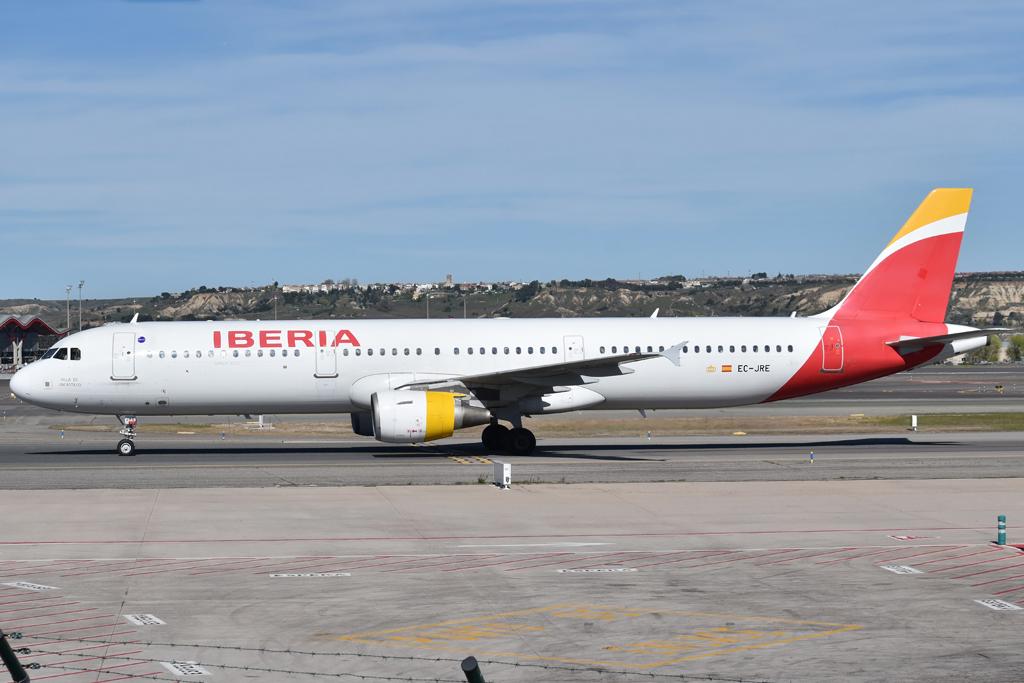 Aircraft EC-JRE, Taxiing, at LEMD, photo by micka2b