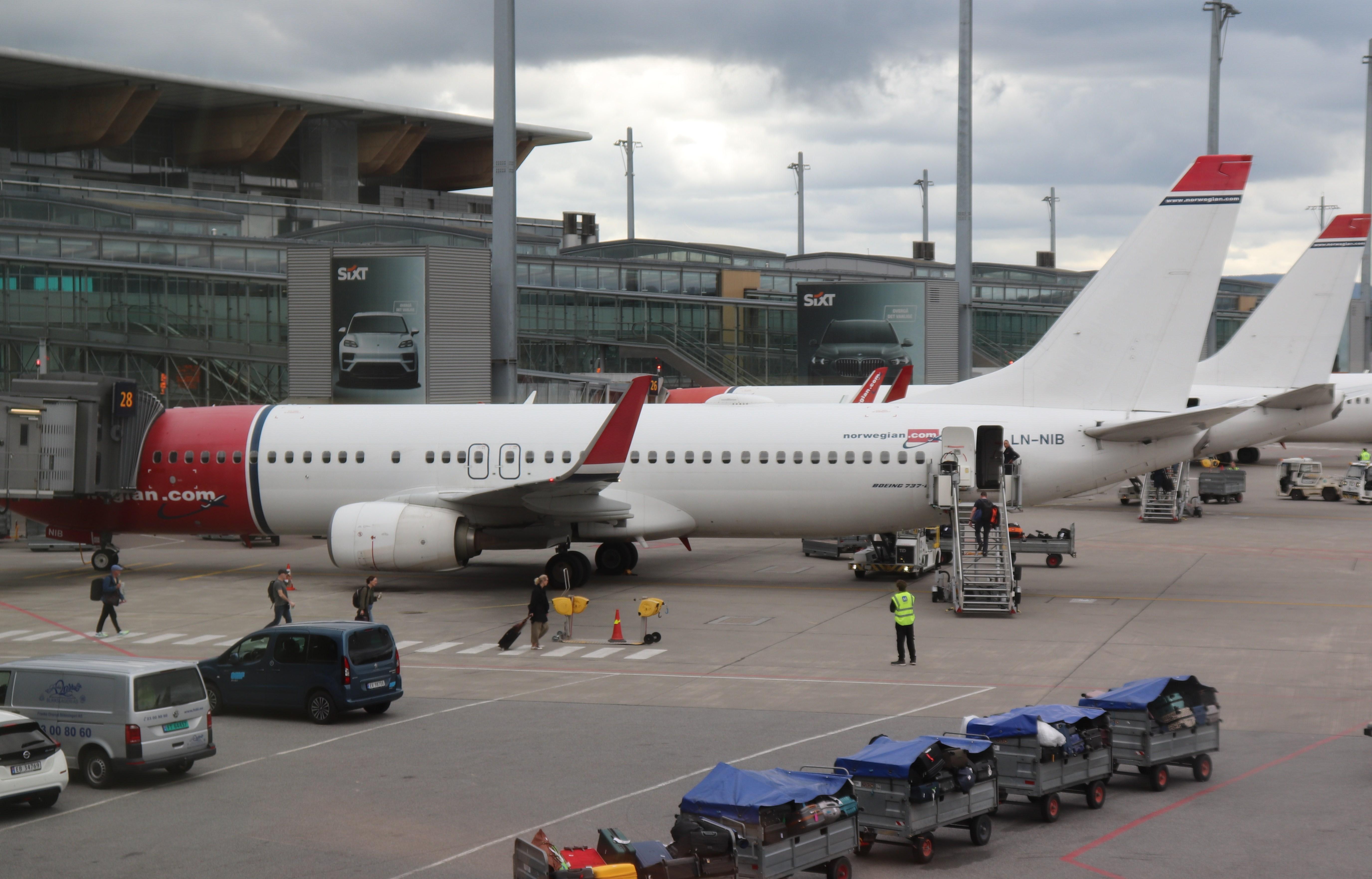 Aircraft LN-NIB, Boeing 737-86J, at ENGM, photo by MarkPasqualino