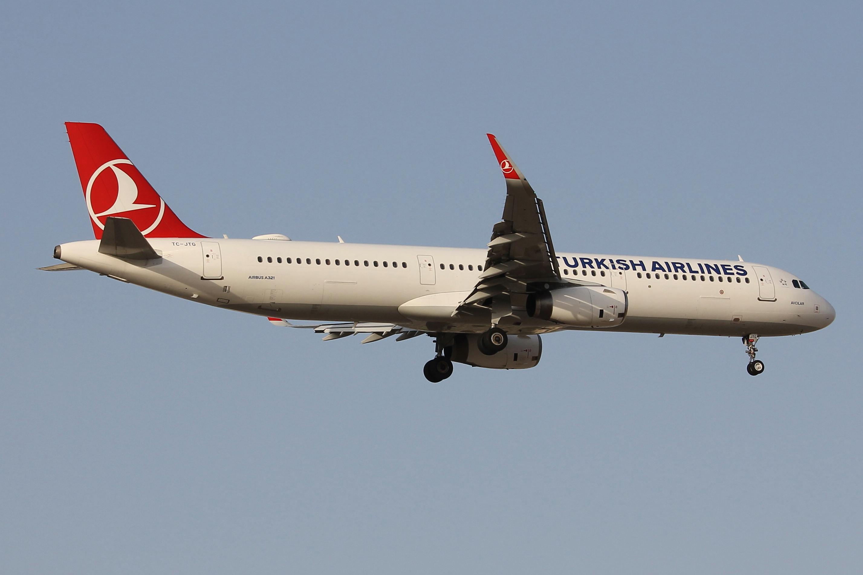 Aircraft TC-JTG, Airbus A321-231 reg TC-JTG of Turkish Airlines landing in Malta RW13., at LMML, photo by raymond