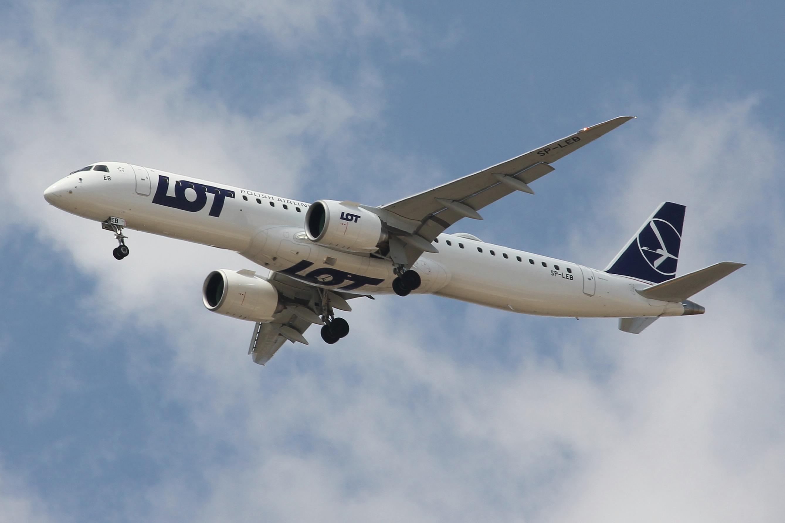 SP-LEB @ LMML - Embraer E195-E2 reg SP-LEB of LOT Polish Airlines on approach into MLA. - by raymond