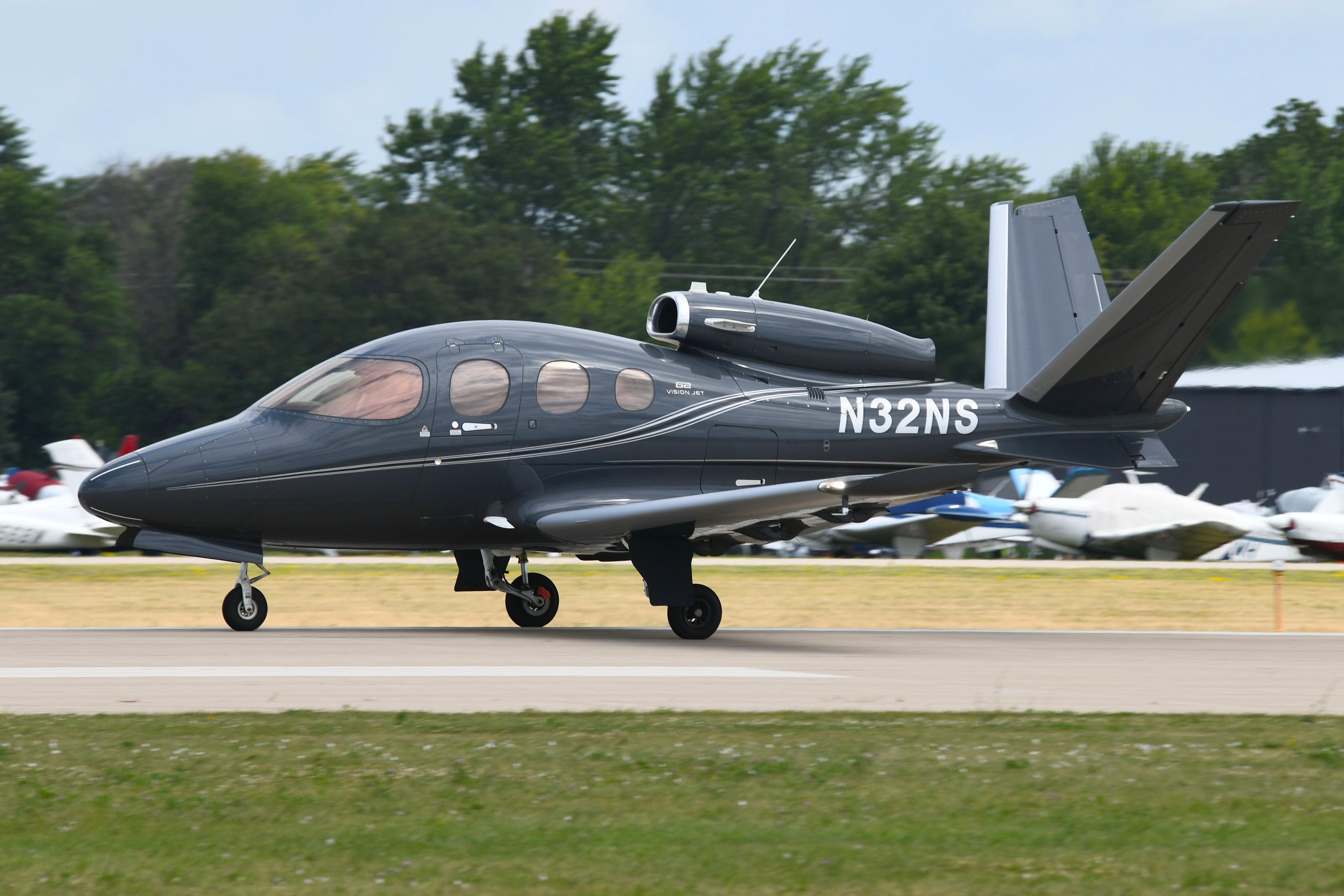 Aircraft N32NS, LS Leasing LLC SF50 at OSH, at KMKE, photo by FerryPNL