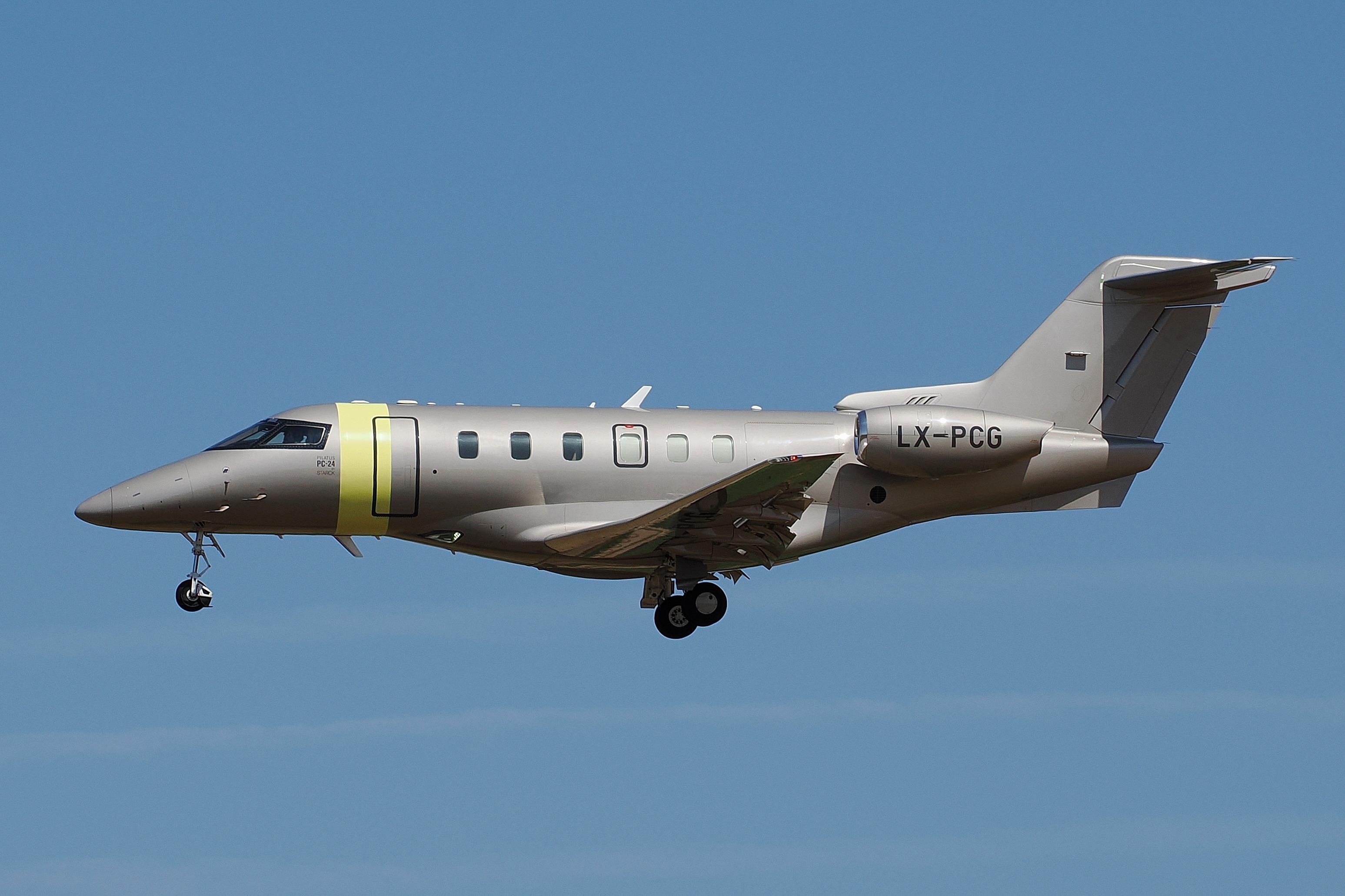 Aircraft LX-PCG, Landing at Norwich., at EGSH, photo by Graham Reeve