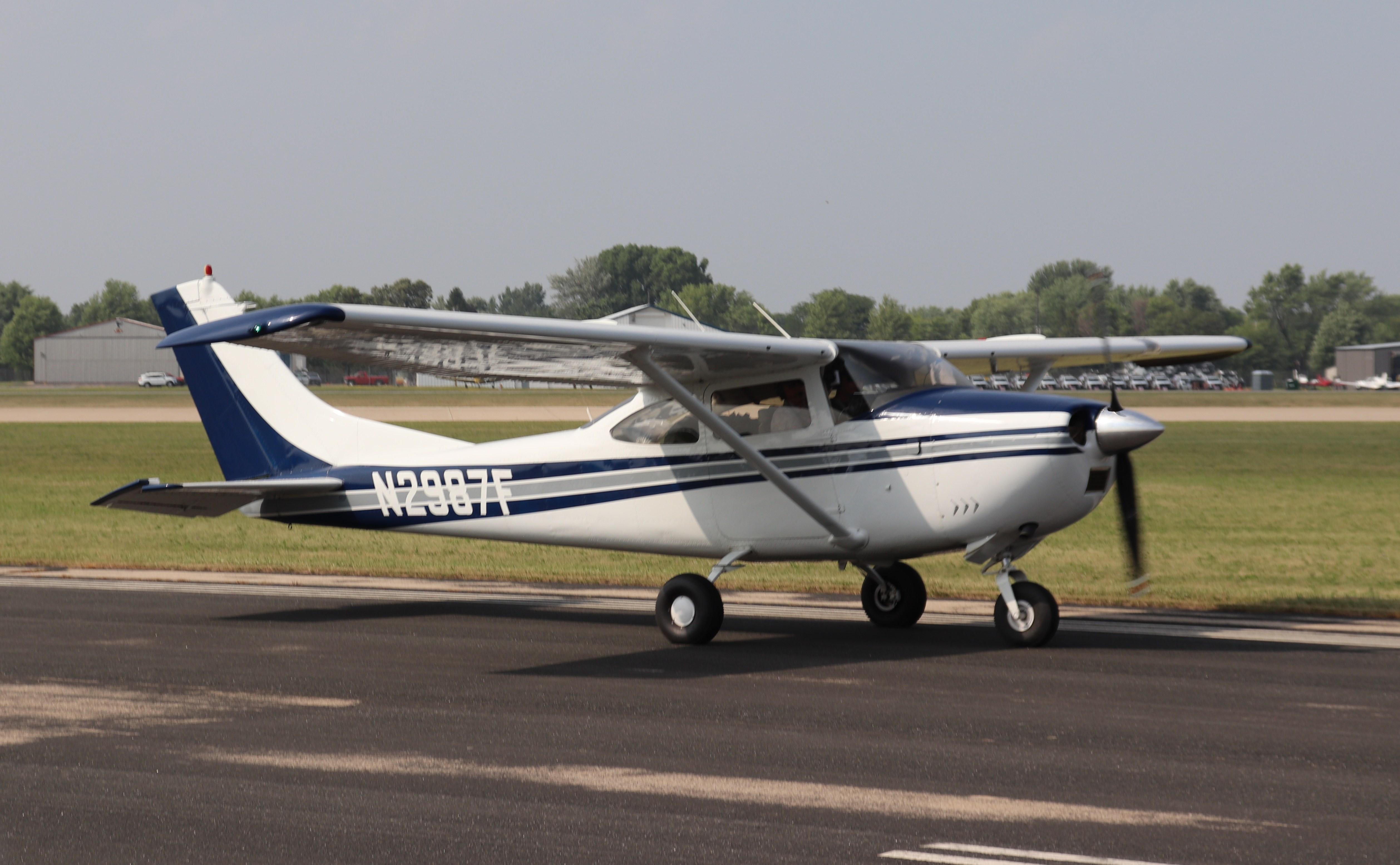 N2987F @ KOSH - Cessna 182J - by MarkPasqualino