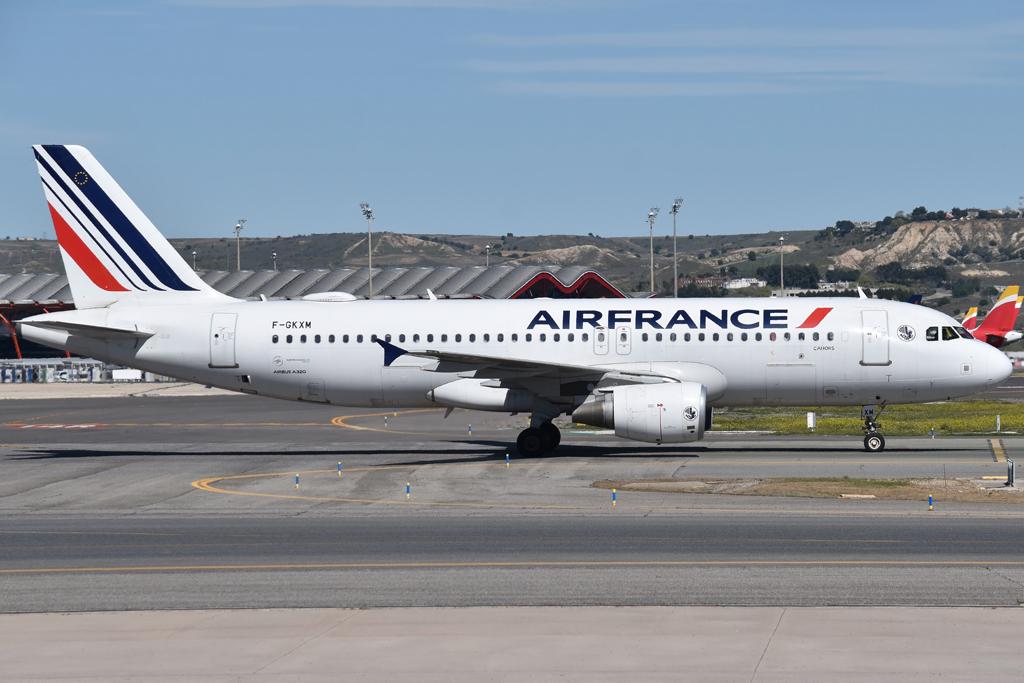 Aircraft F-GKXM, Taxiing, at LEMD, photo by micka2b