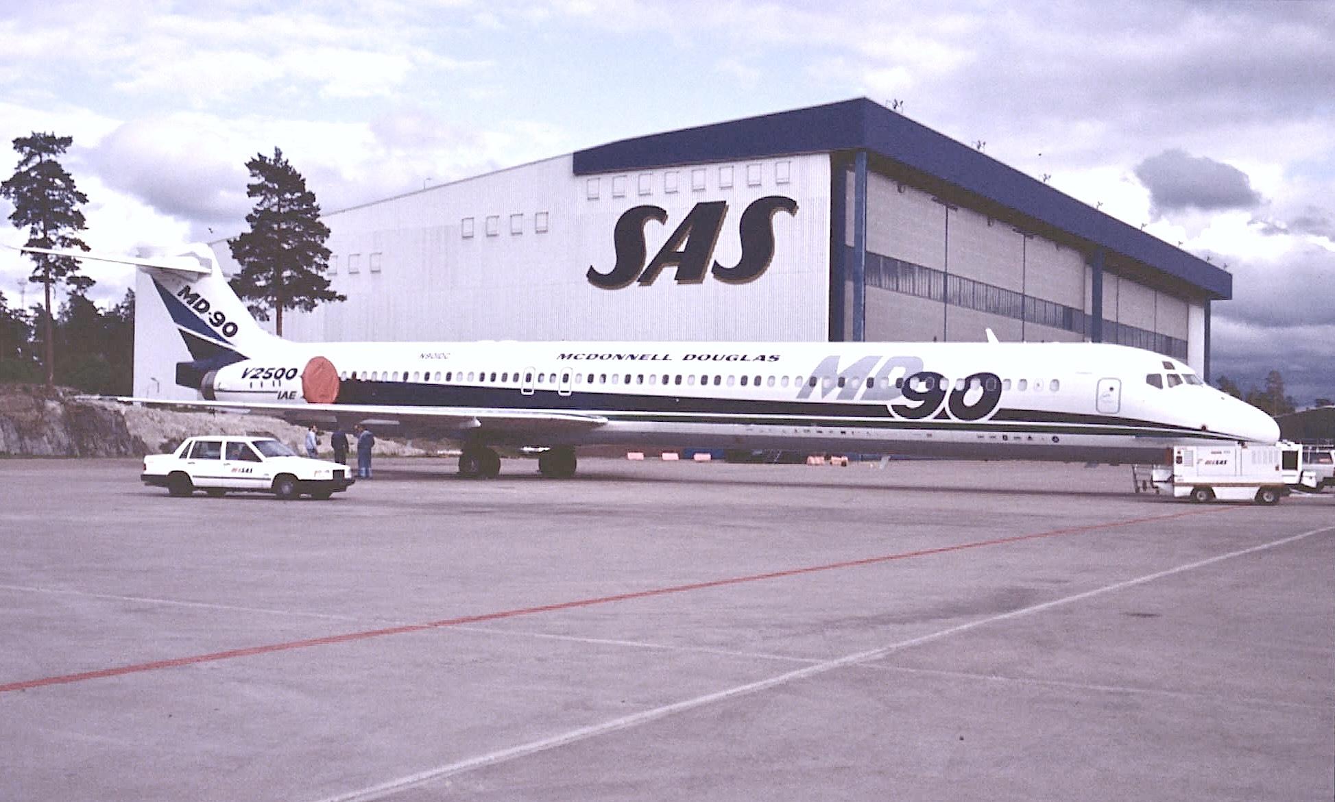 Aircraft N901DC, Ramp H, at ESSA, photo by wijken