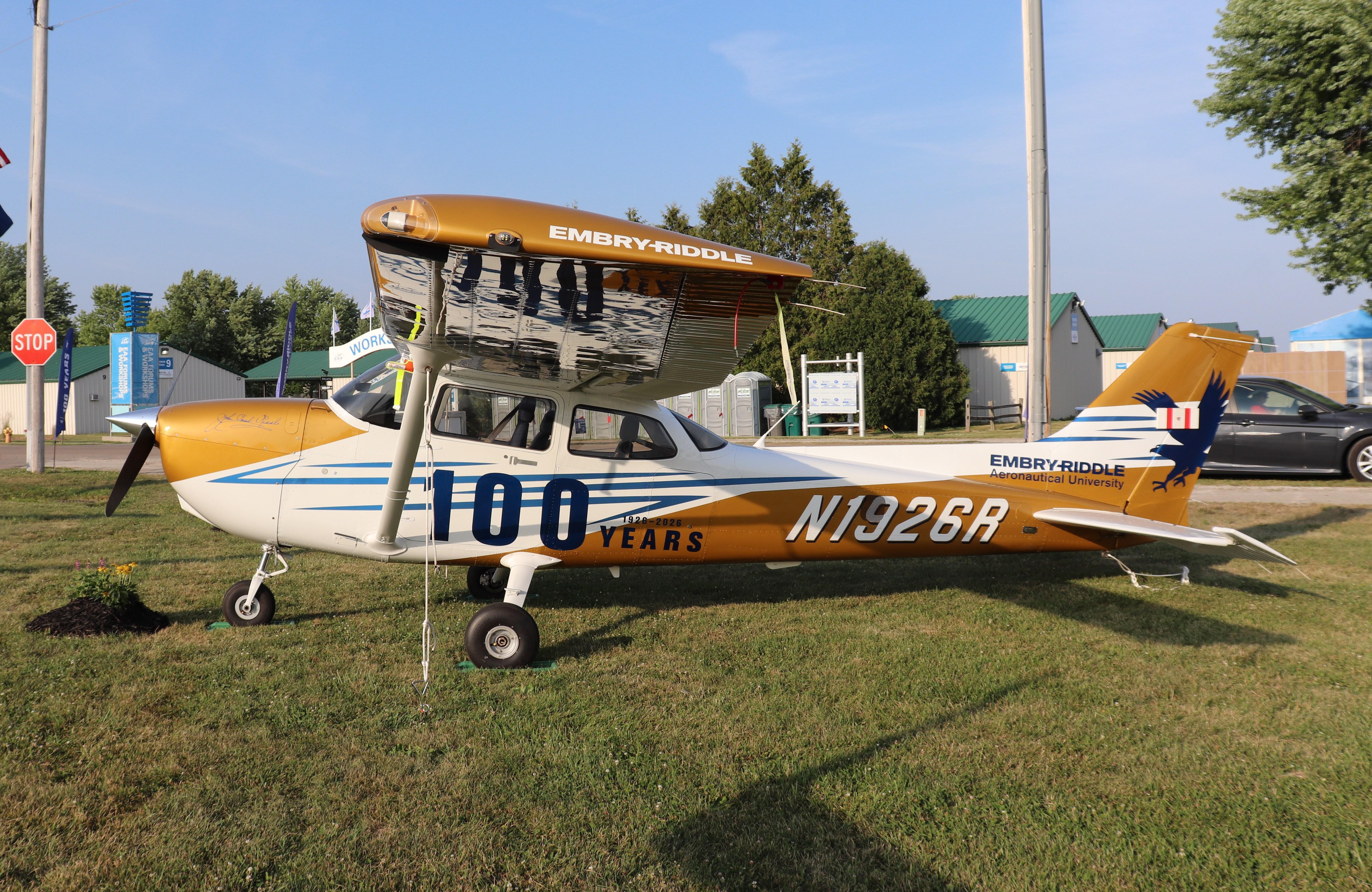 Aircraft N1926R, Cessna 172S, at KOSH, photo by MarkPasqualino