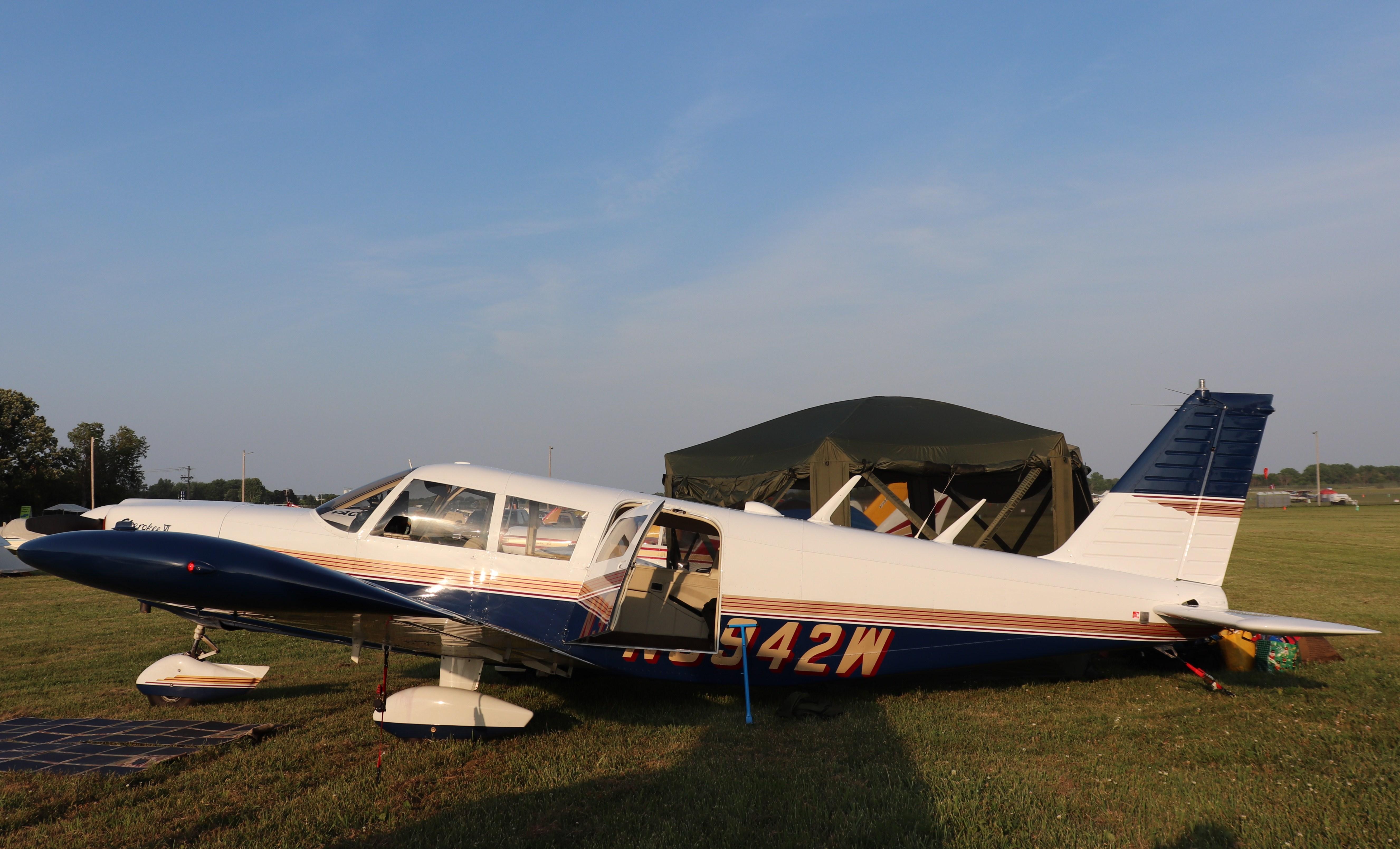 Aircraft N3942W, Piper PA-32-260, at KOSH, photo by MarkPasqualino