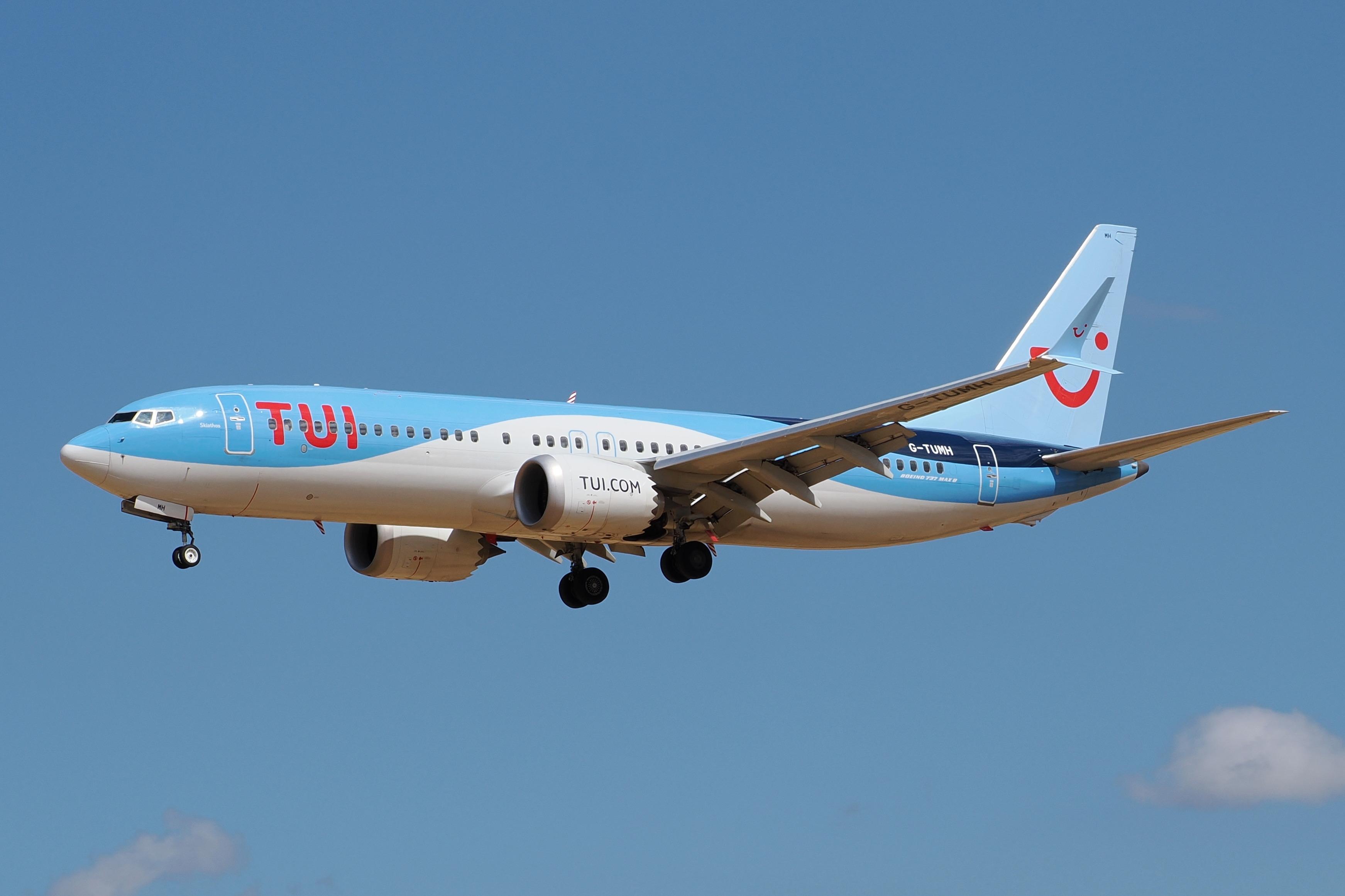 Aircraft G-TUMH, Landing at Norwich., at EGSH, photo by Graham Reeve