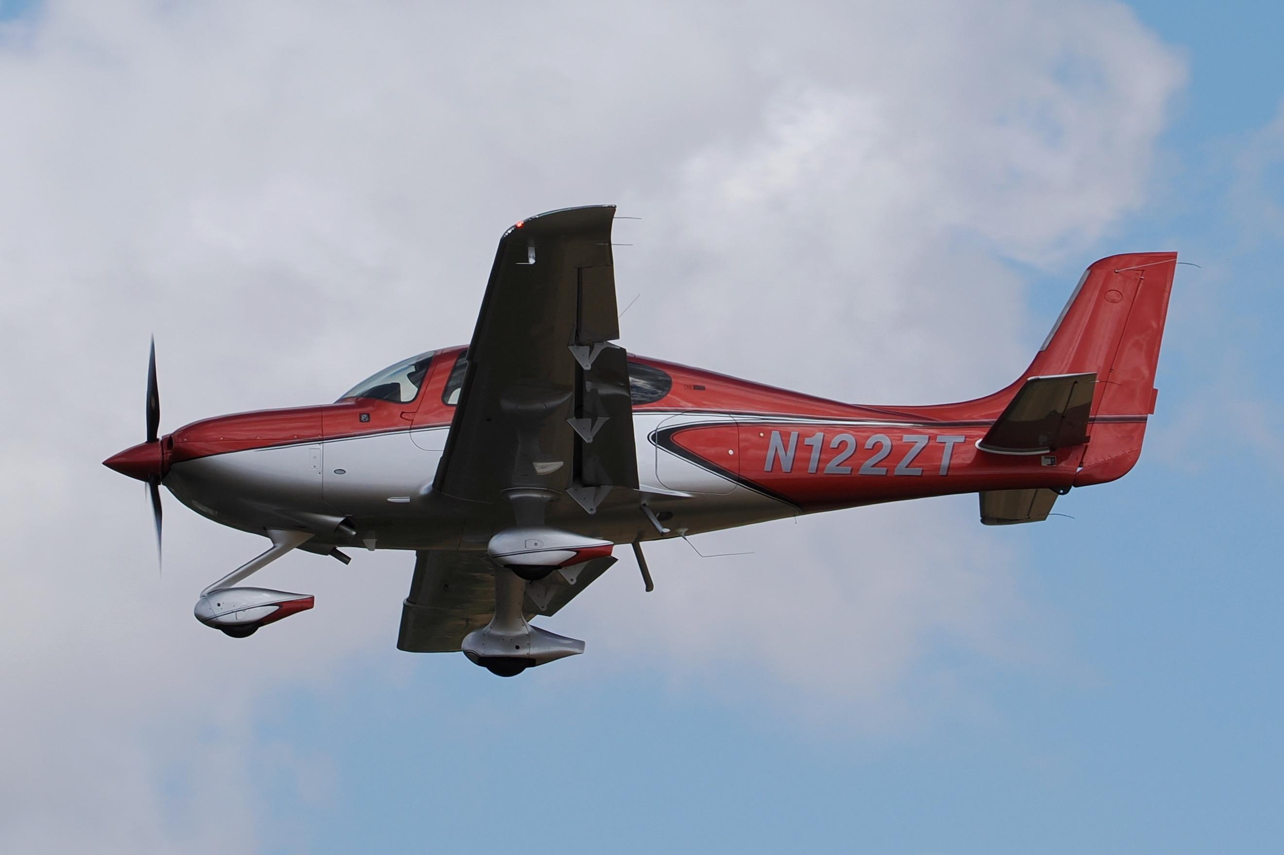Aircraft N122ZT, Landing at Norwich., at EGSH, photo by Graham Reeve