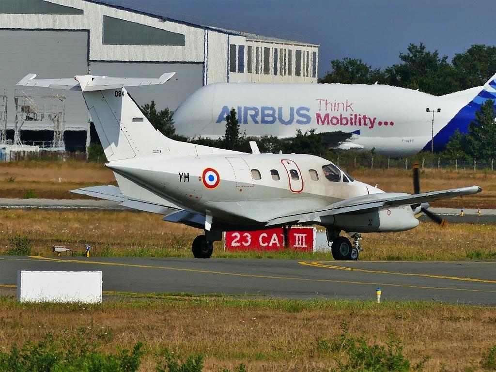Aircraft 084, French Navy, at LFBD, photo by Jean Christophe Ravon / FRENCHSKY