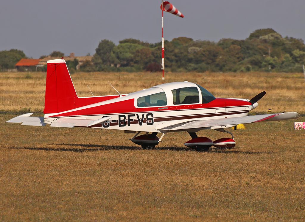 G-BFVS @ LFBH - Parked in the grass... - by Shunn311