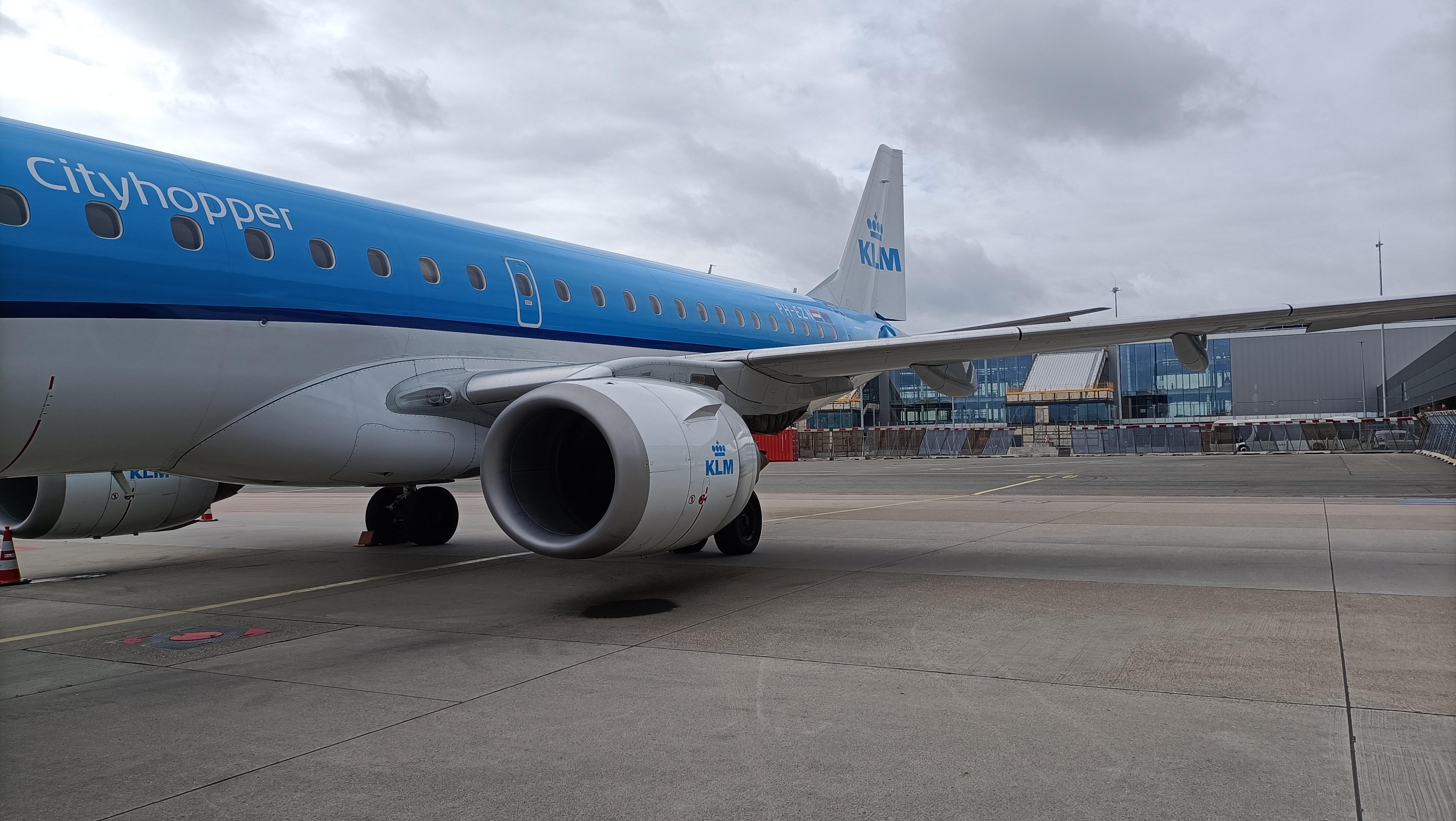 Aircraft PH-EZN, closer view, at EHAM, photo by Olivier Cortot