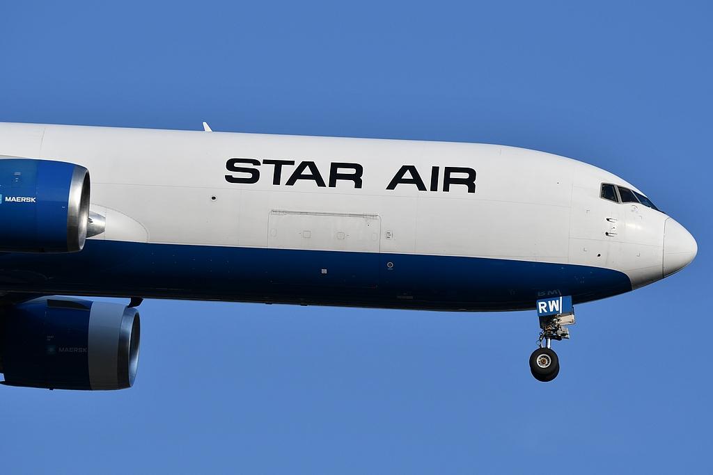 OY-SRW photo, click to enlarge