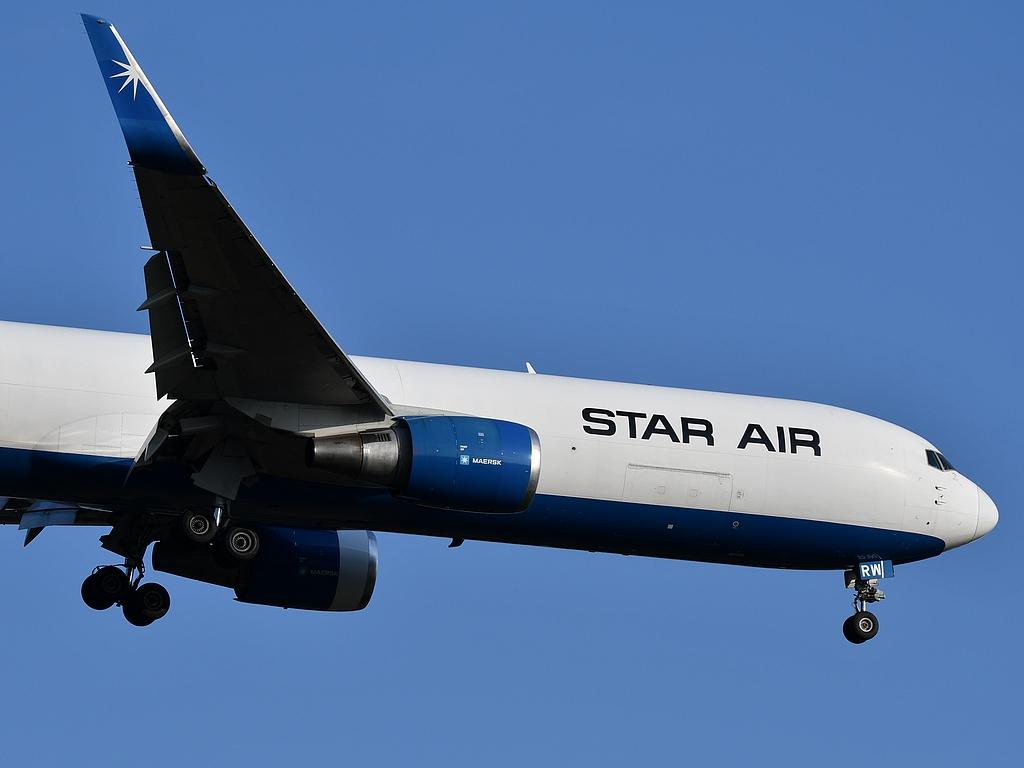 OY-SRW photo, click to enlarge