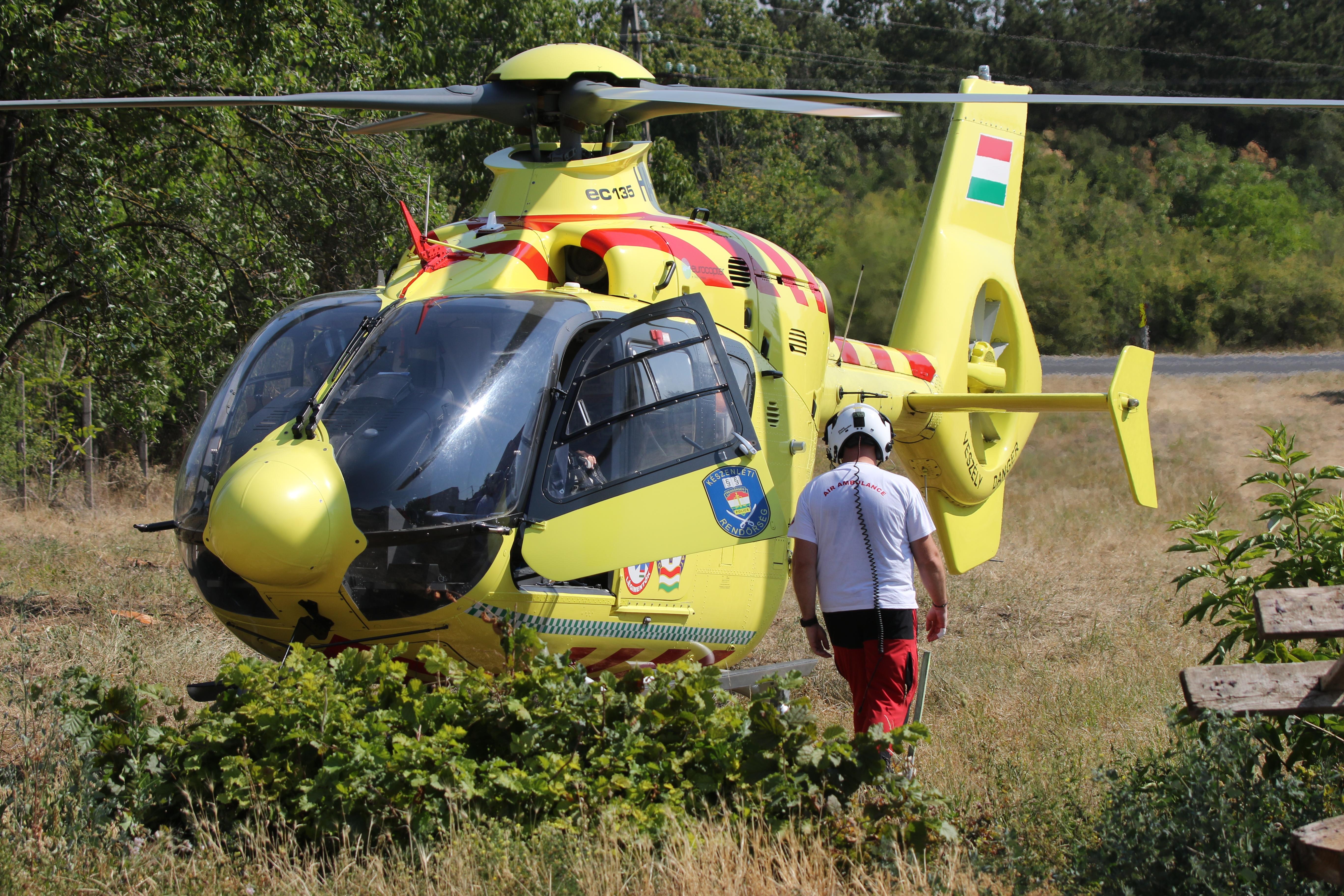 Aircraft HA-HBI, In the village of Szentkirályszabadja, during rescue. Hungary, photo by AttilaGroszvald/Groszi