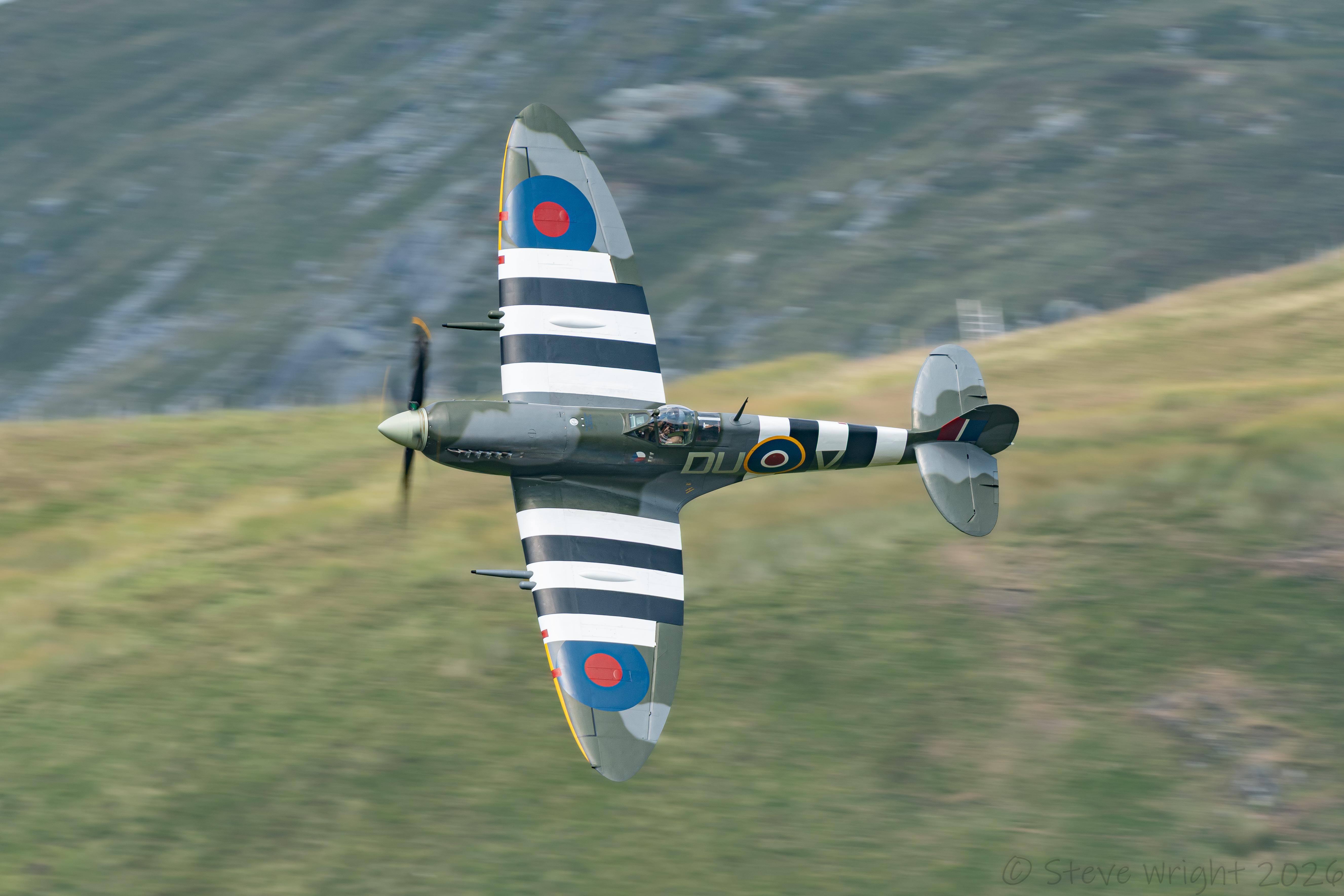Aircraft G-BRRA, Bwlch Oerdrws, Mach Loop. Wales UK, photo by Steve Wright