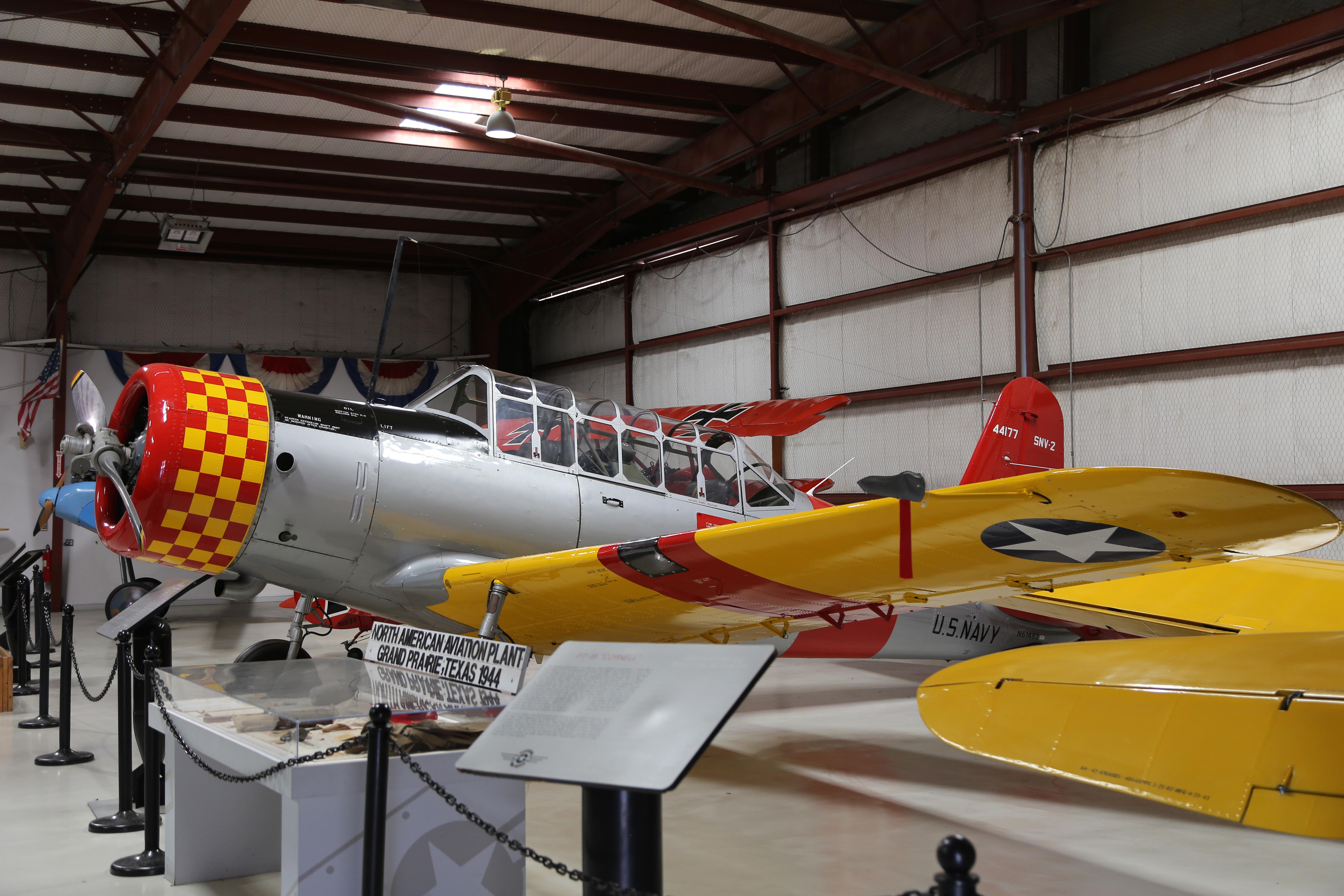Aircraft N61483, 2022, at KADS, photo by olivier CORTOT