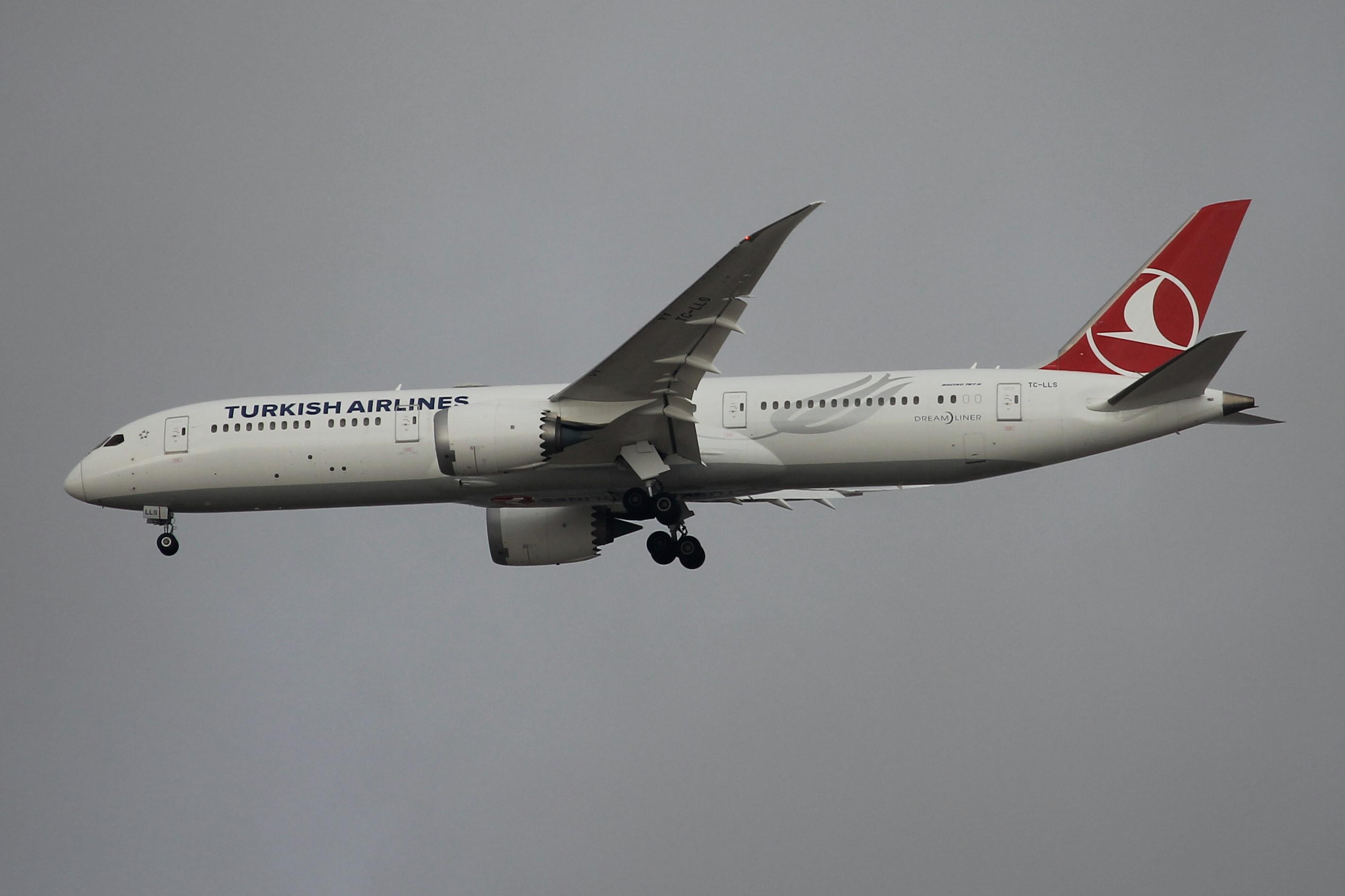 Aircraft TC-LLS, Boeing 787-9 Dreamliner reg TC-LLS on approach for RW13 Malta., at LMML, photo by raymond