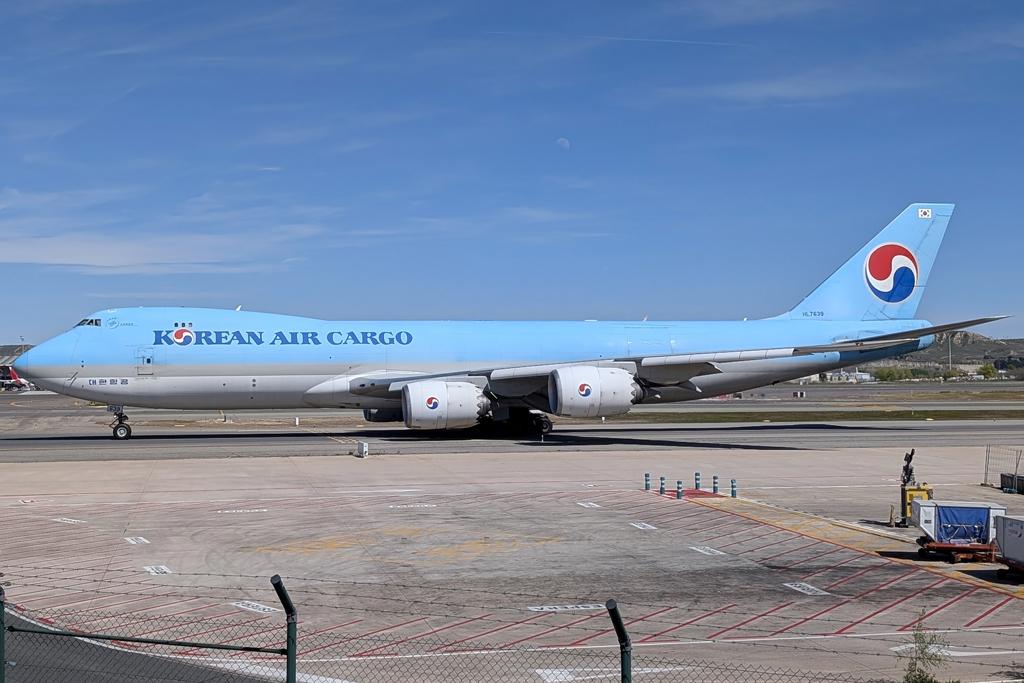 Aircraft HL7639, Taxiing, at LEMD, photo by micka2b