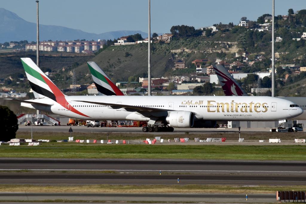 Aircraft A6-EPM, Taxiing, at LEMD, photo by micka2b
