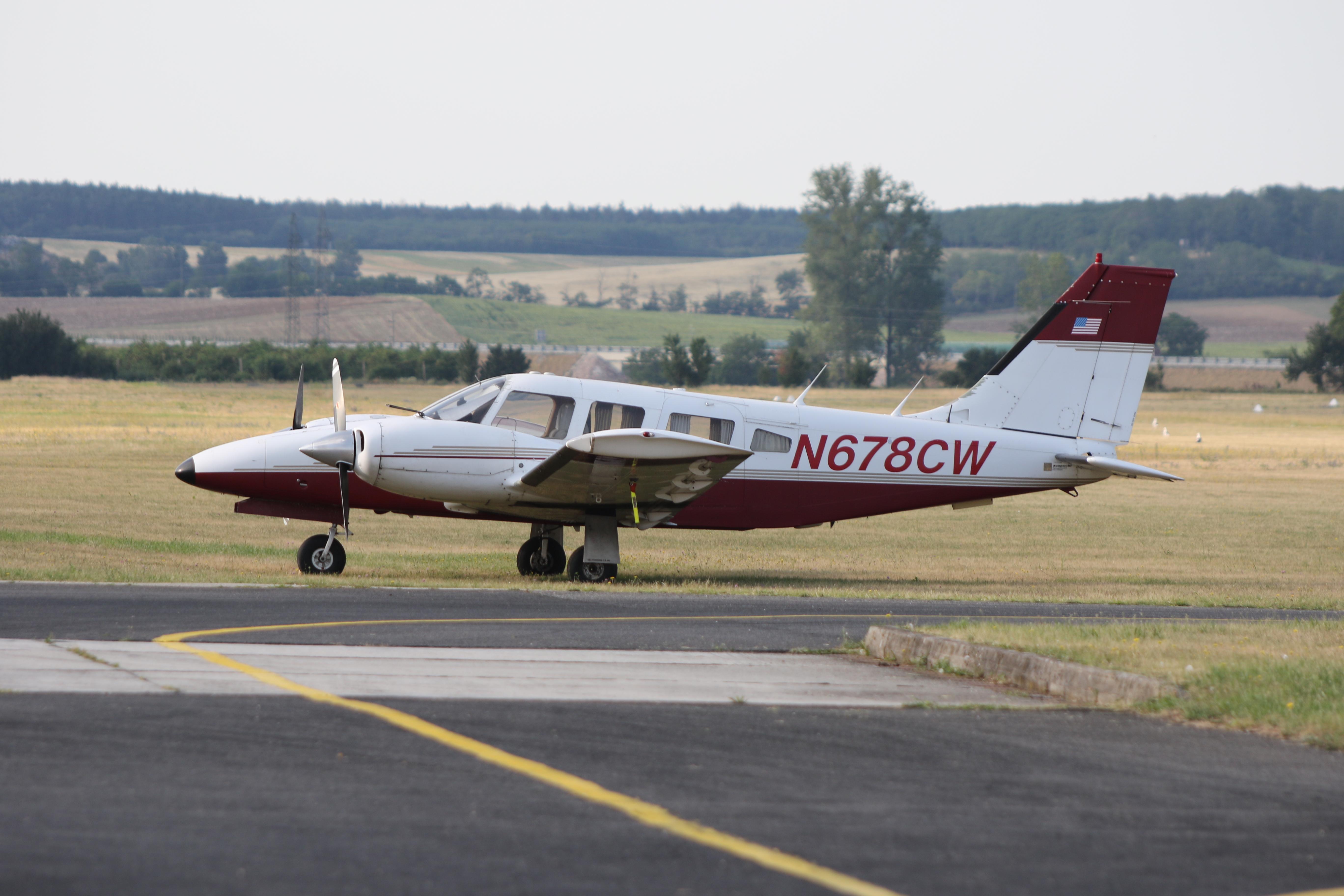 N678CW photo, click to enlarge