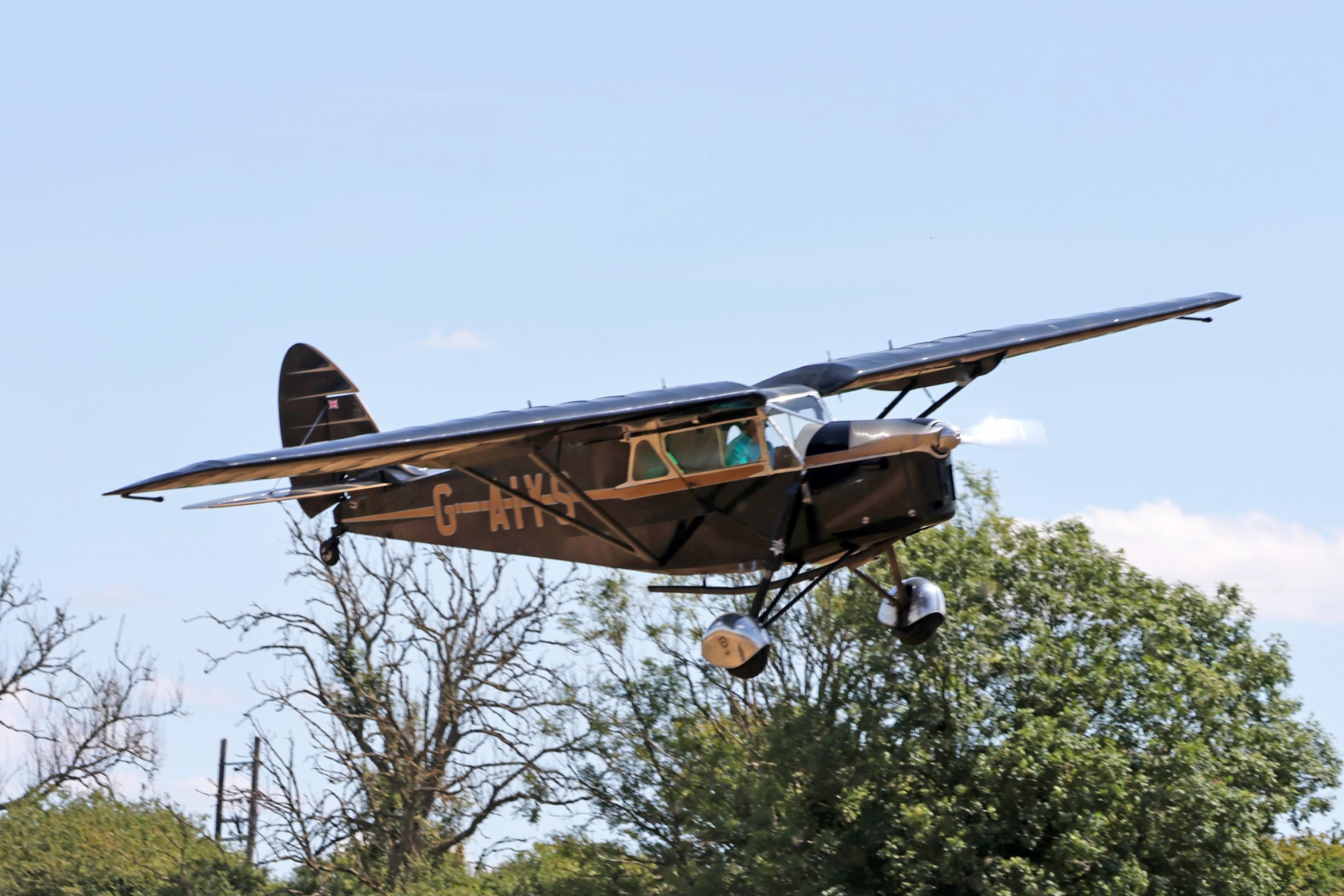 G-AIYS photo, click to enlarge