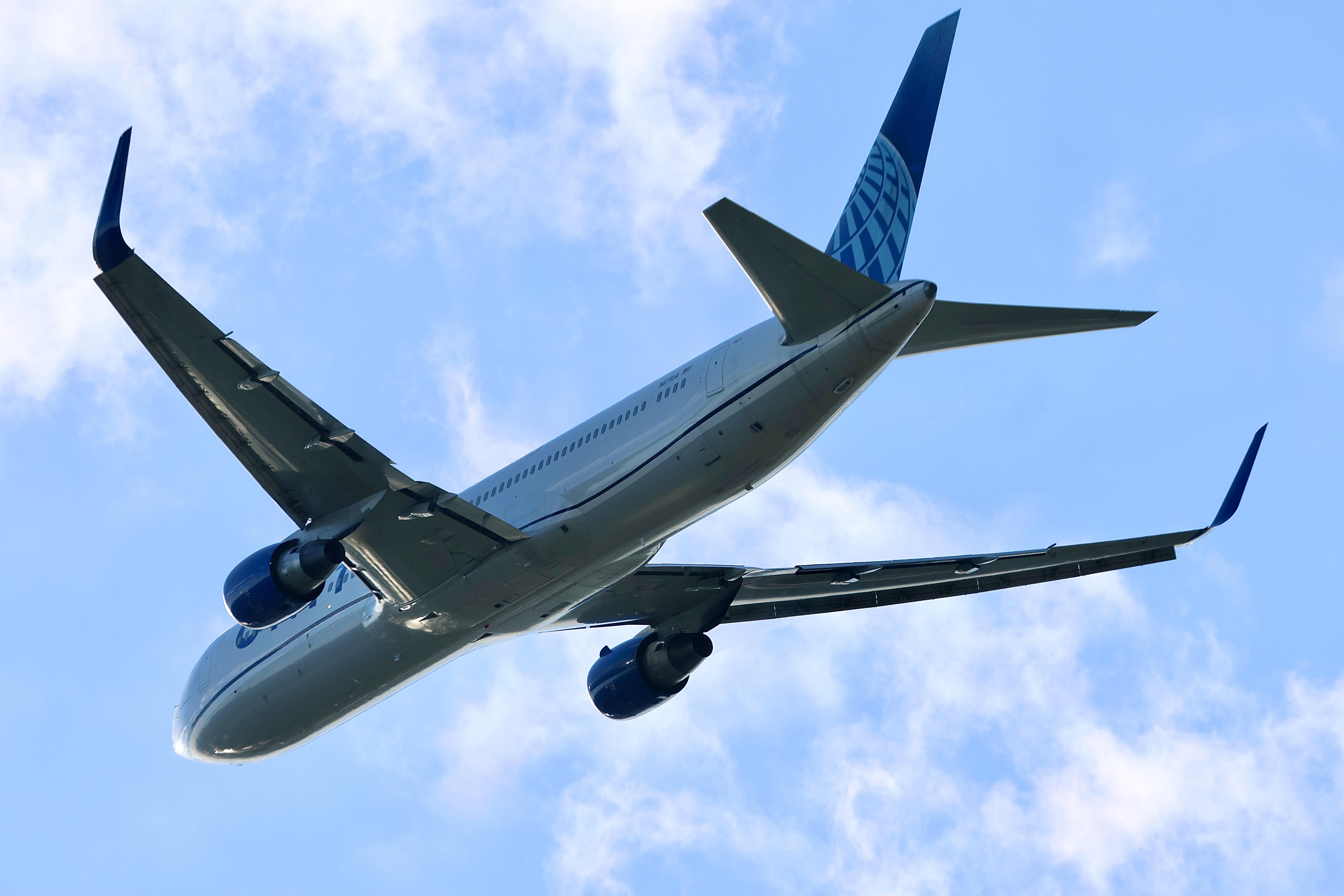 N671UA photo, click to enlarge