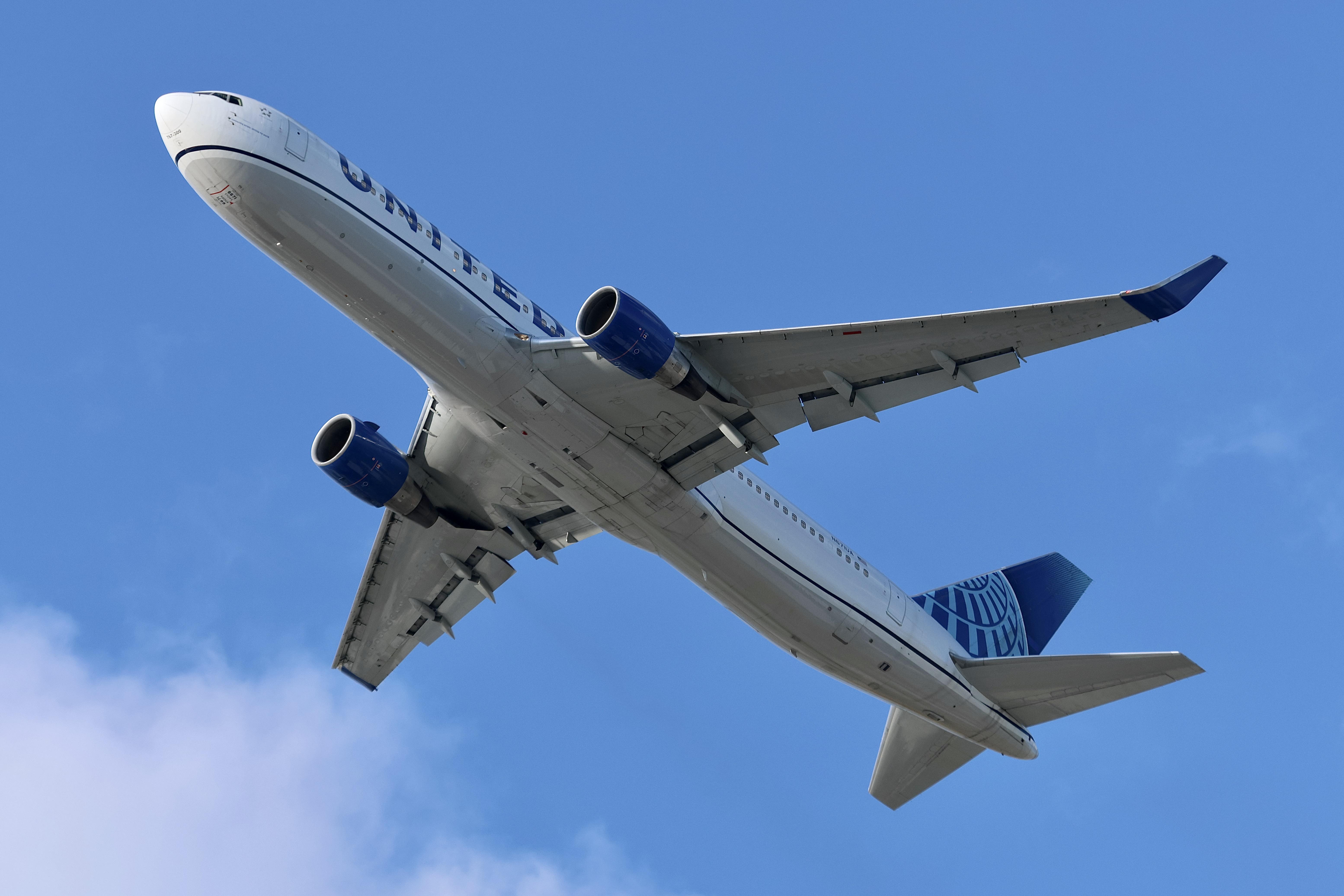 N671UA photo, click to enlarge