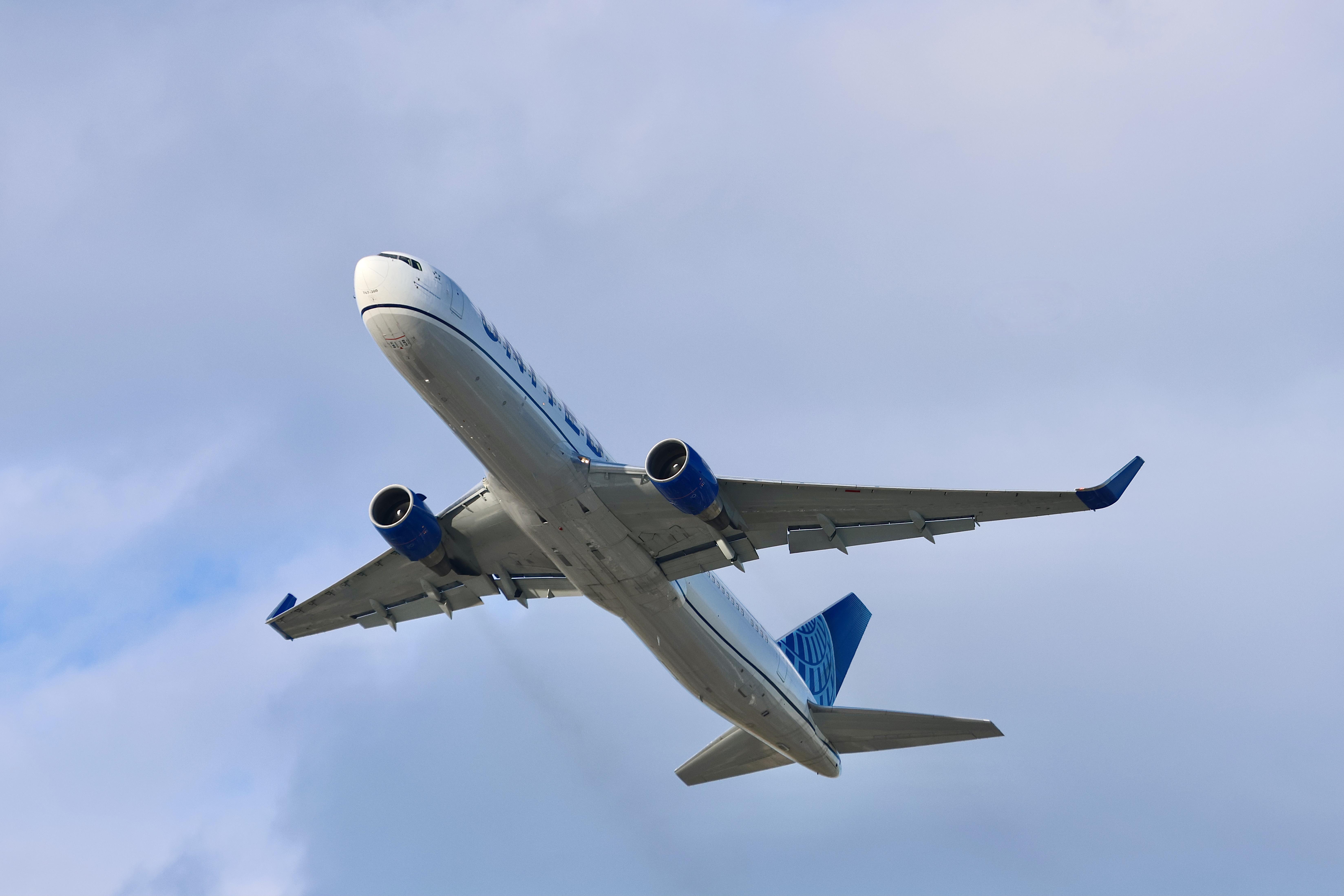 N671UA photo, click to enlarge