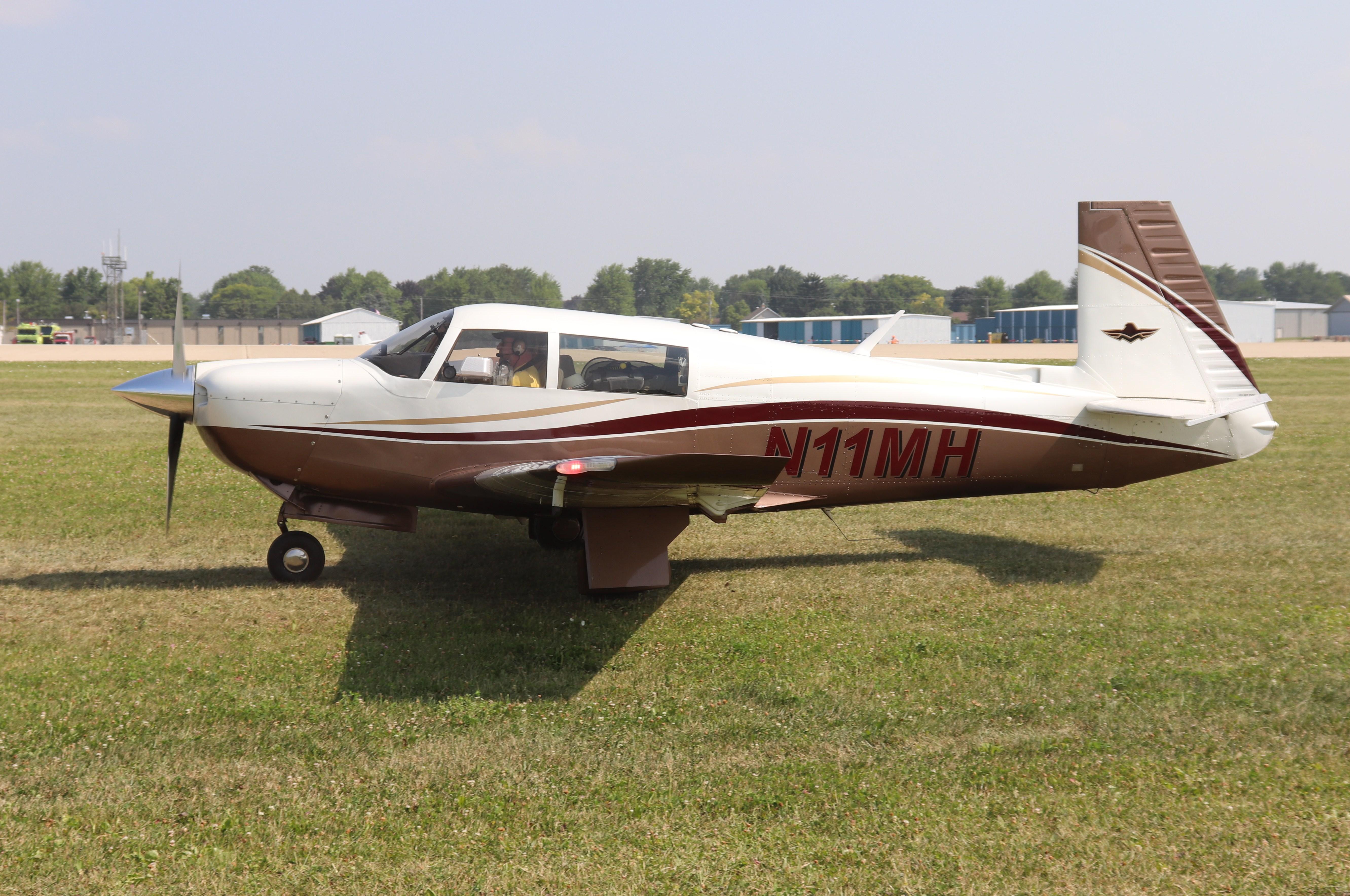 N11MH photo, click to enlarge
