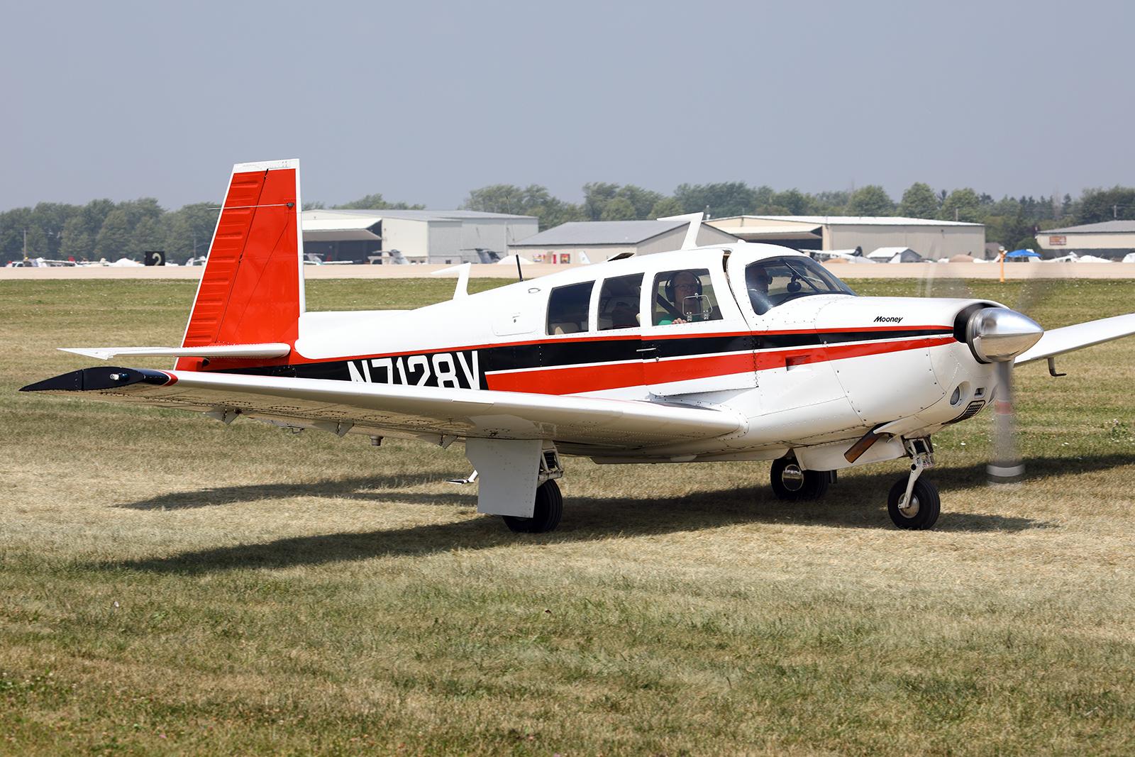N7128V photo, click to enlarge