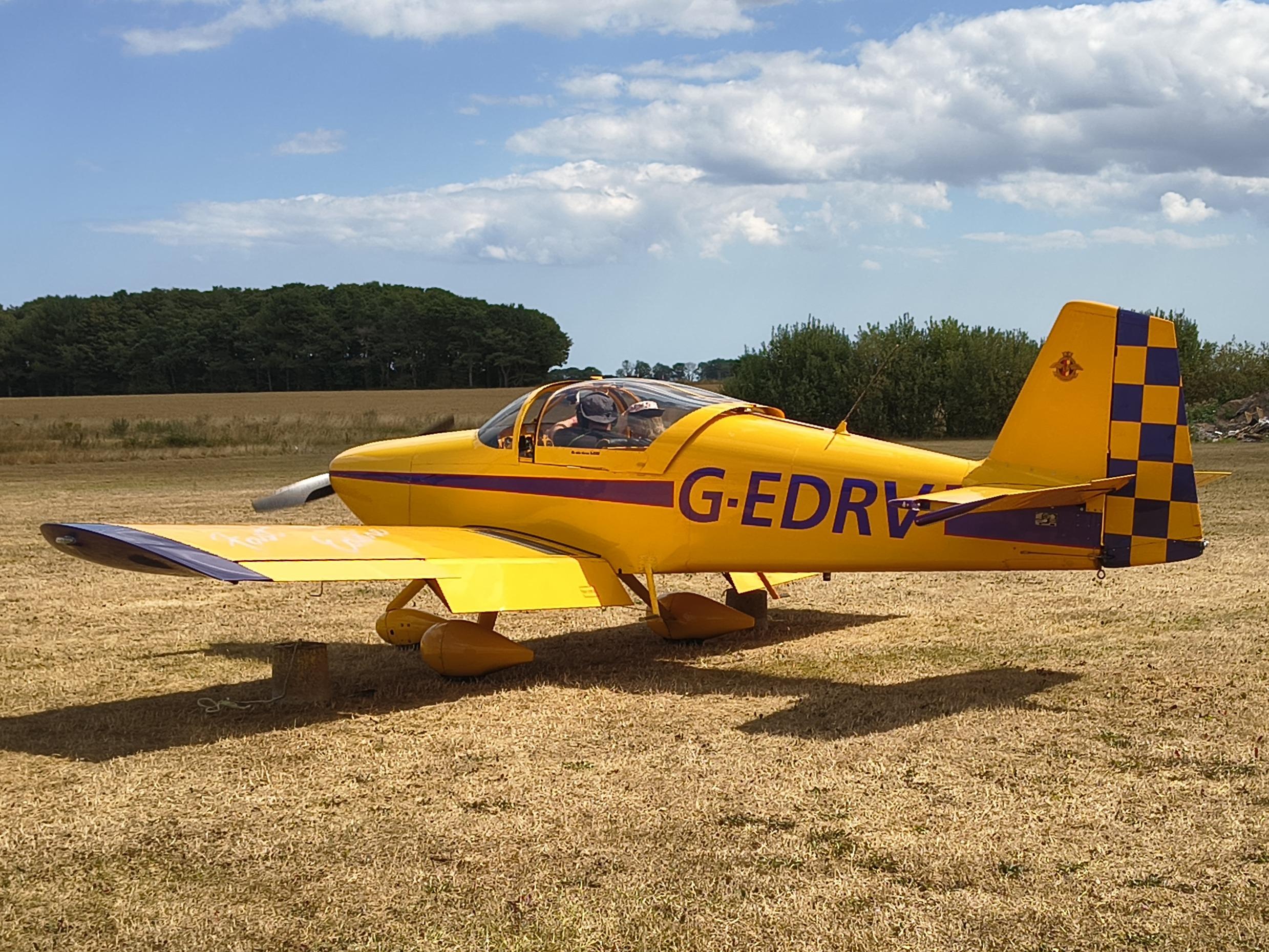 Aircraft G-EDRV, Departing from Northrepps., at X3CX, photo by Graham Reeve