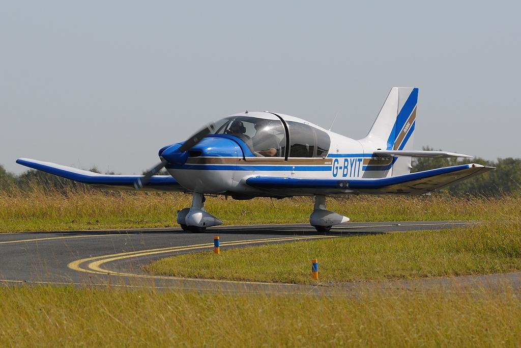 G-BYIT photo, click to enlarge
