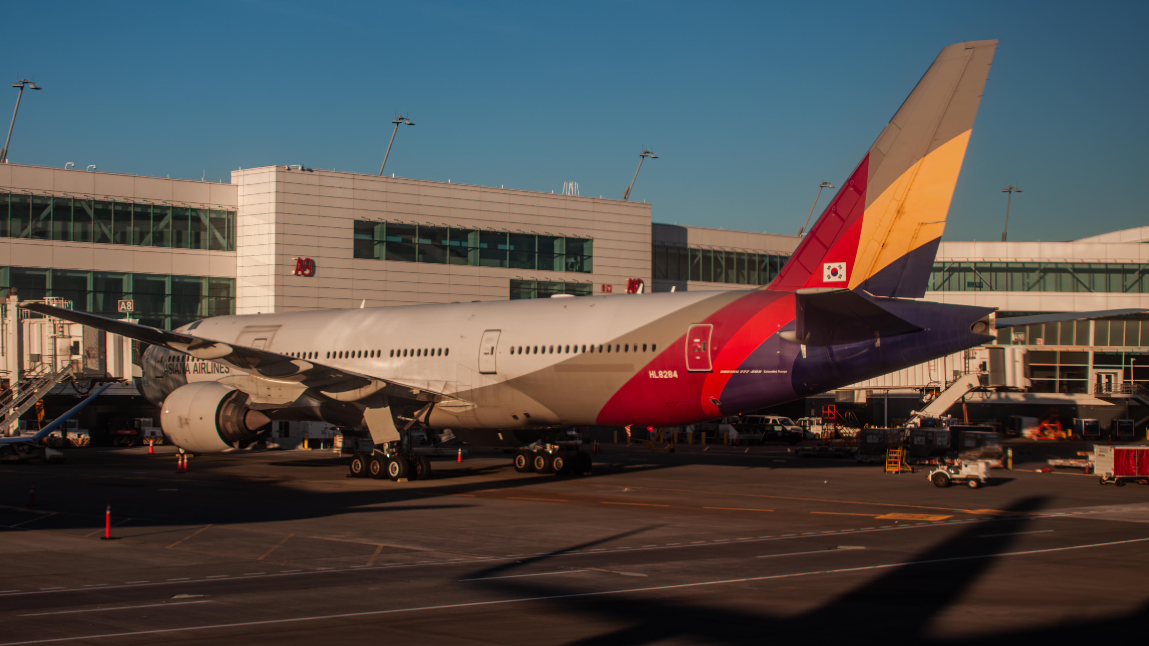 Aircraft HL8284, Asiana 772ER, at KSEA, photo by AviationLover50