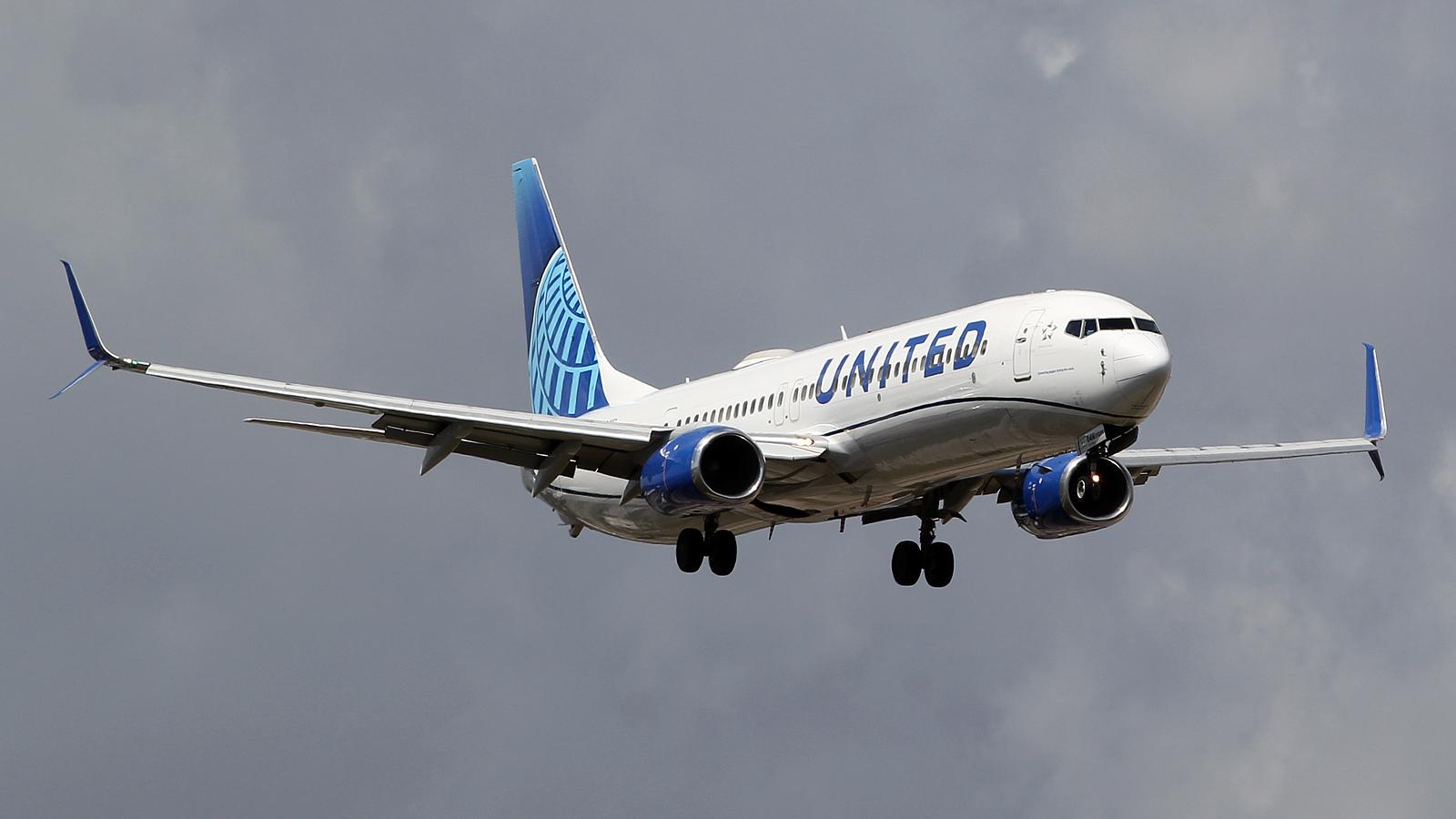 Aircraft N39416, at mia, at KMIA, photo by Ronald