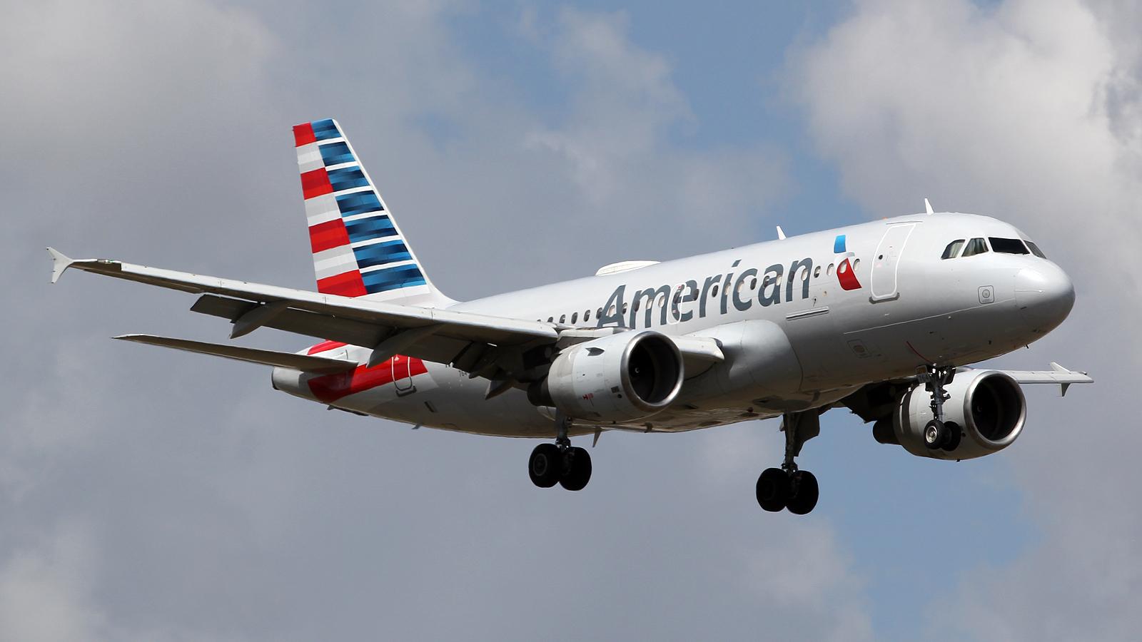 Aircraft N764US, at mia, at KMIA, photo by Ronald