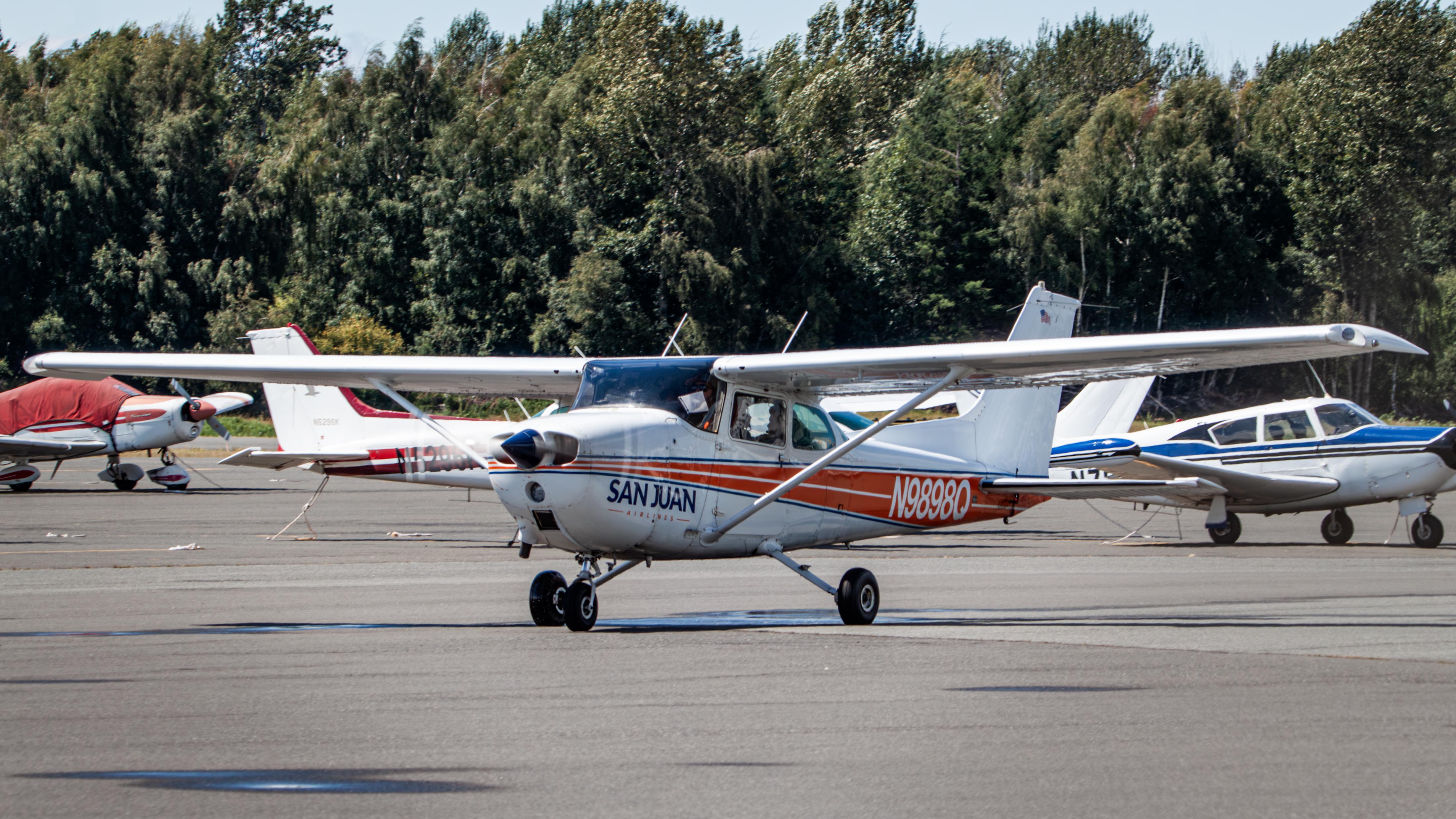 Aircraft N9898Q, San Juan Airlines 172M, at KBLI, photo by AviationLover50