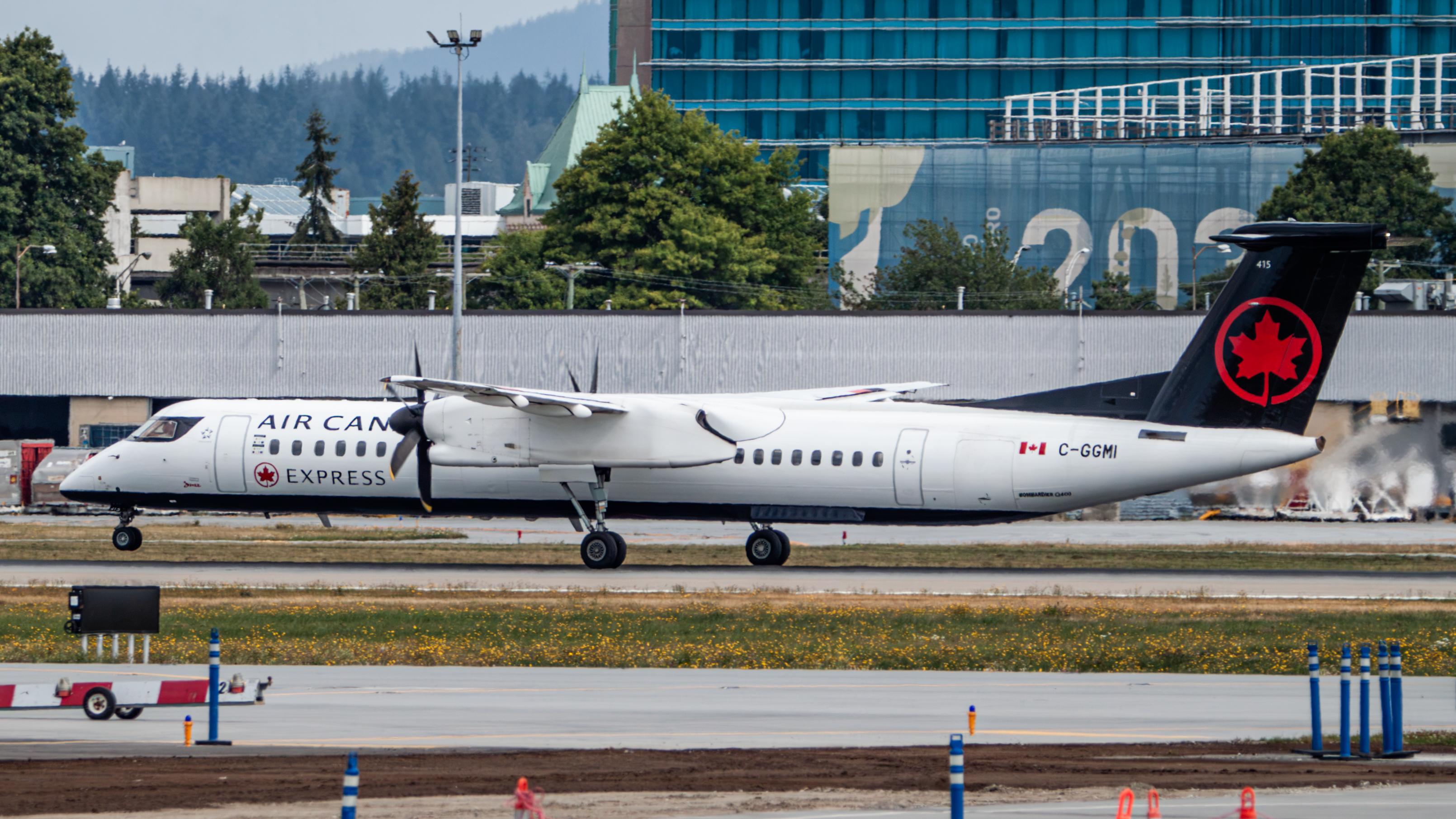 Aircraft C-GGMI, Air Canada Jazz Q400, at CYVR, photo by AviationLover50