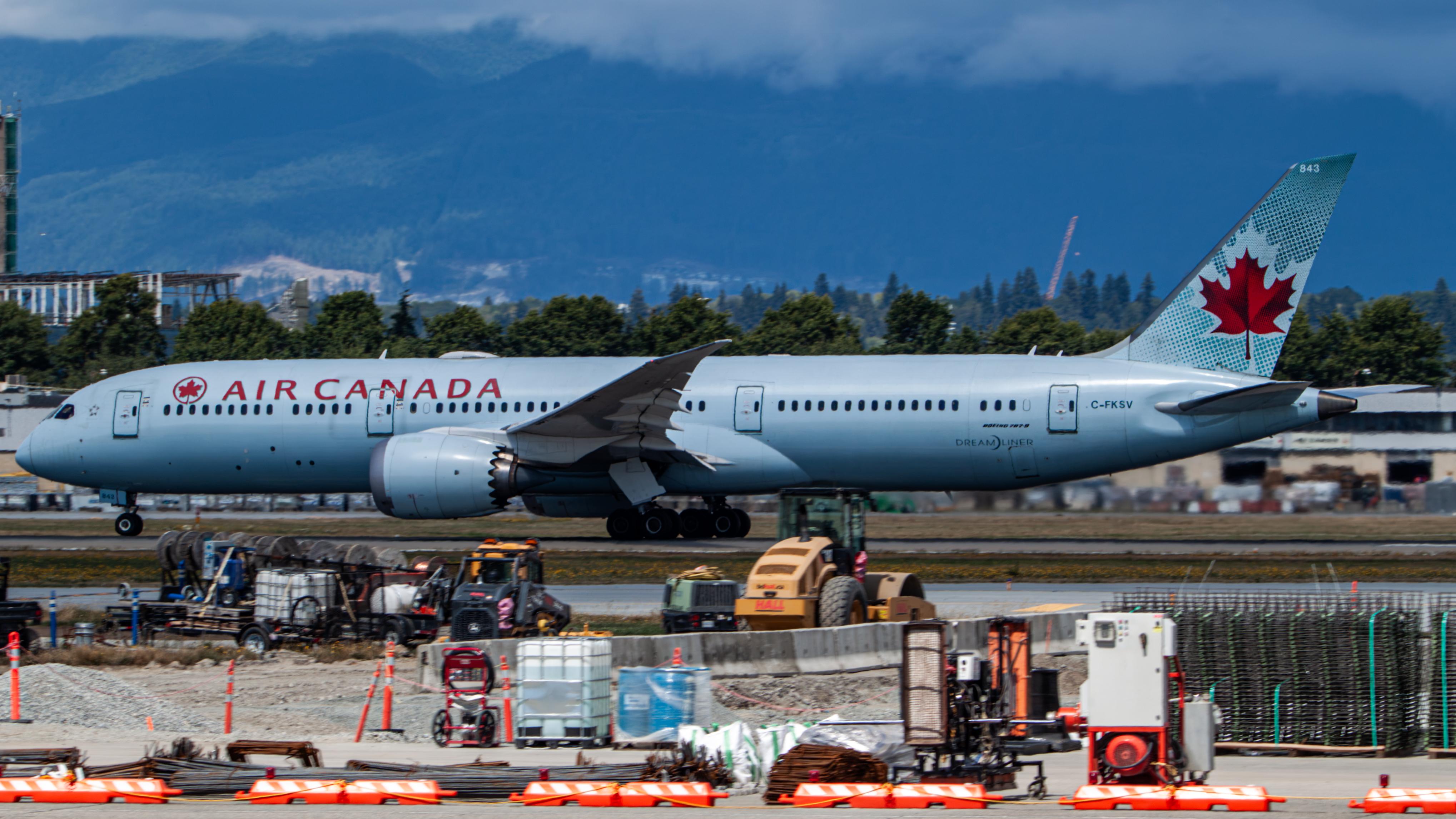Aircraft C-FKSV, Air Canada 789, at CYVR, photo by AviationLover50