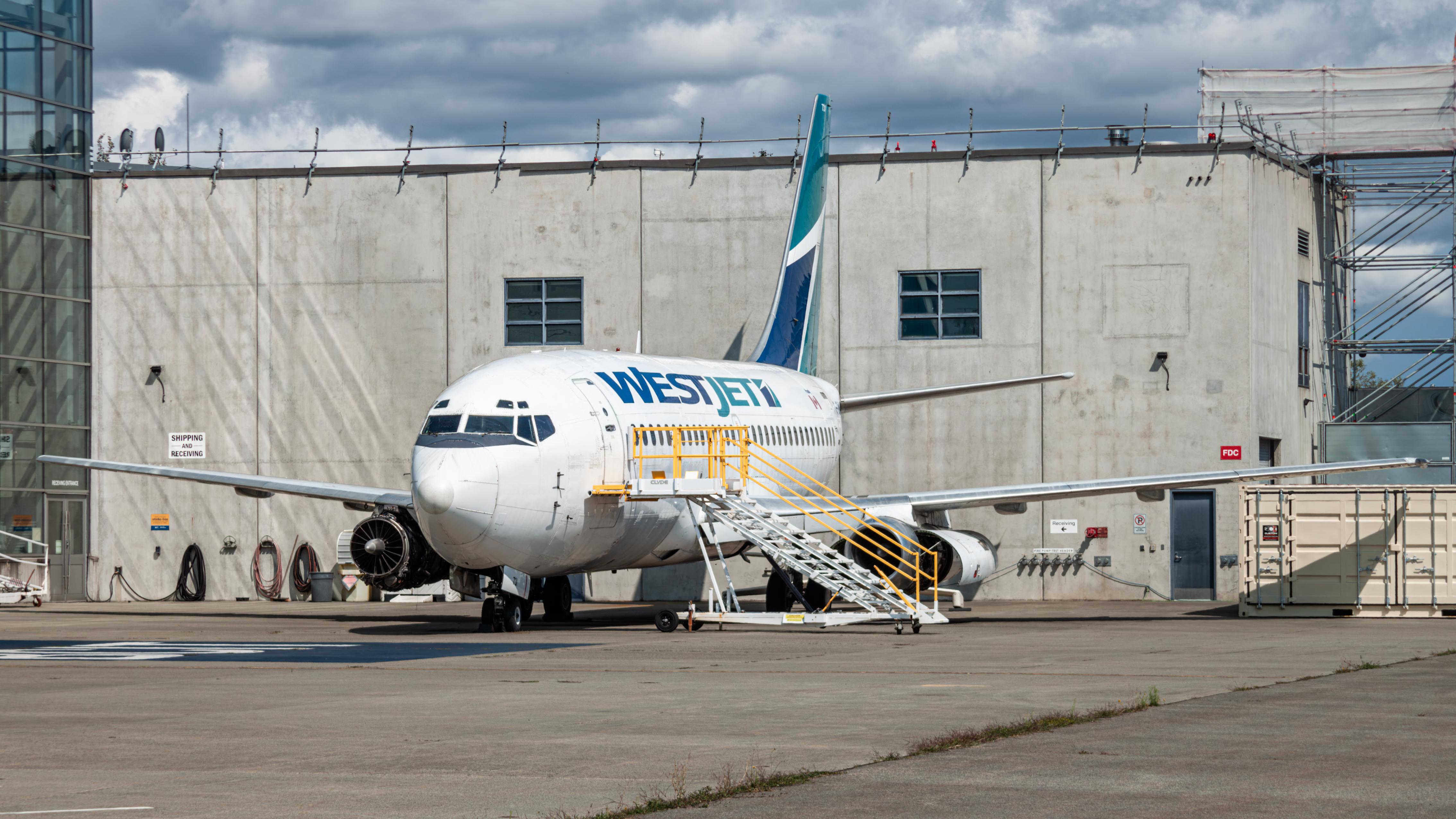 Aircraft C-GWJT, WestJet 732, at CYVR, photo by AviationLover50