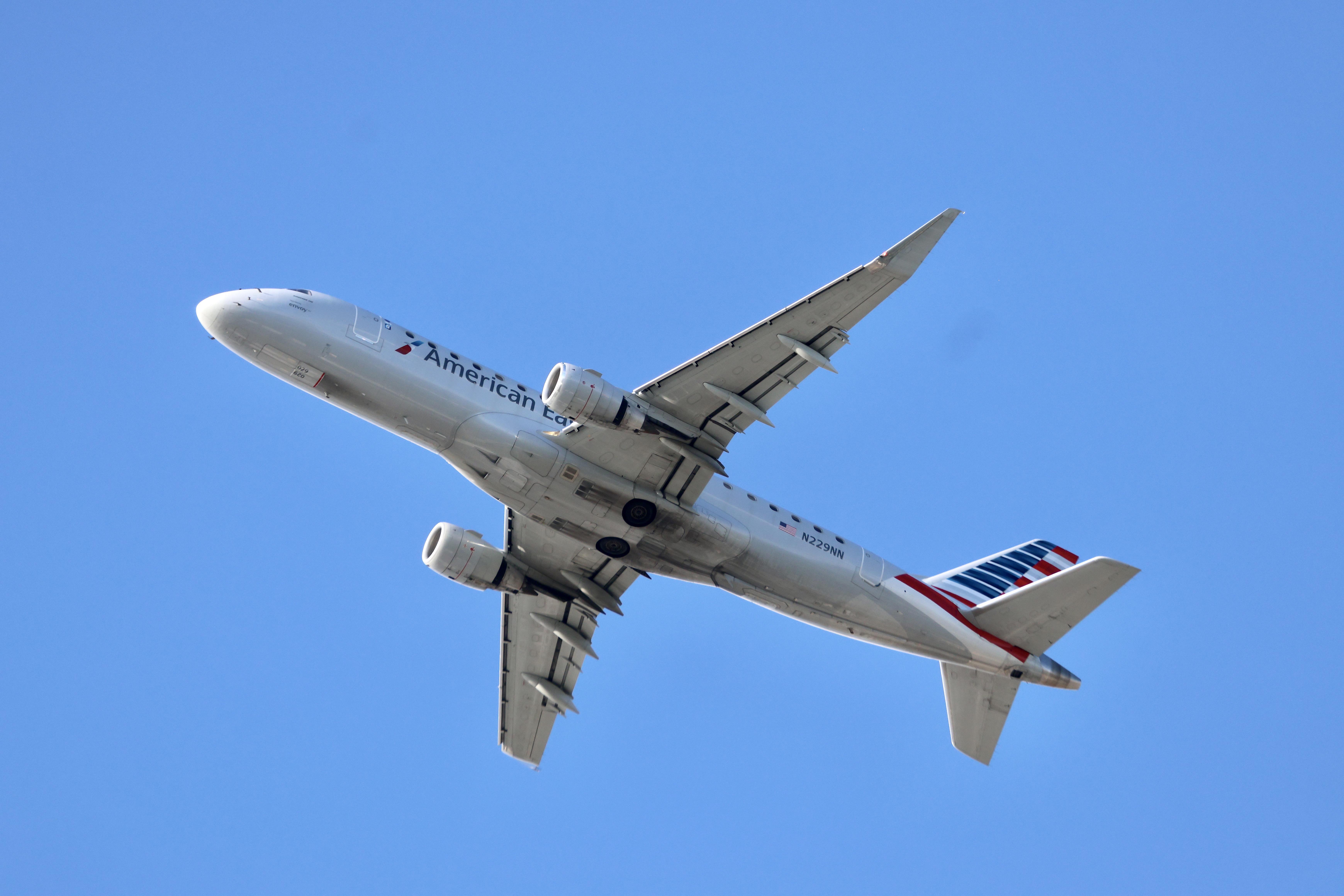 Aircraft N229NN, E75L Envoy / American Eagle Embraer 175LR N229NN departing 28R KORD, at KORD, photo by MarkKalfas
