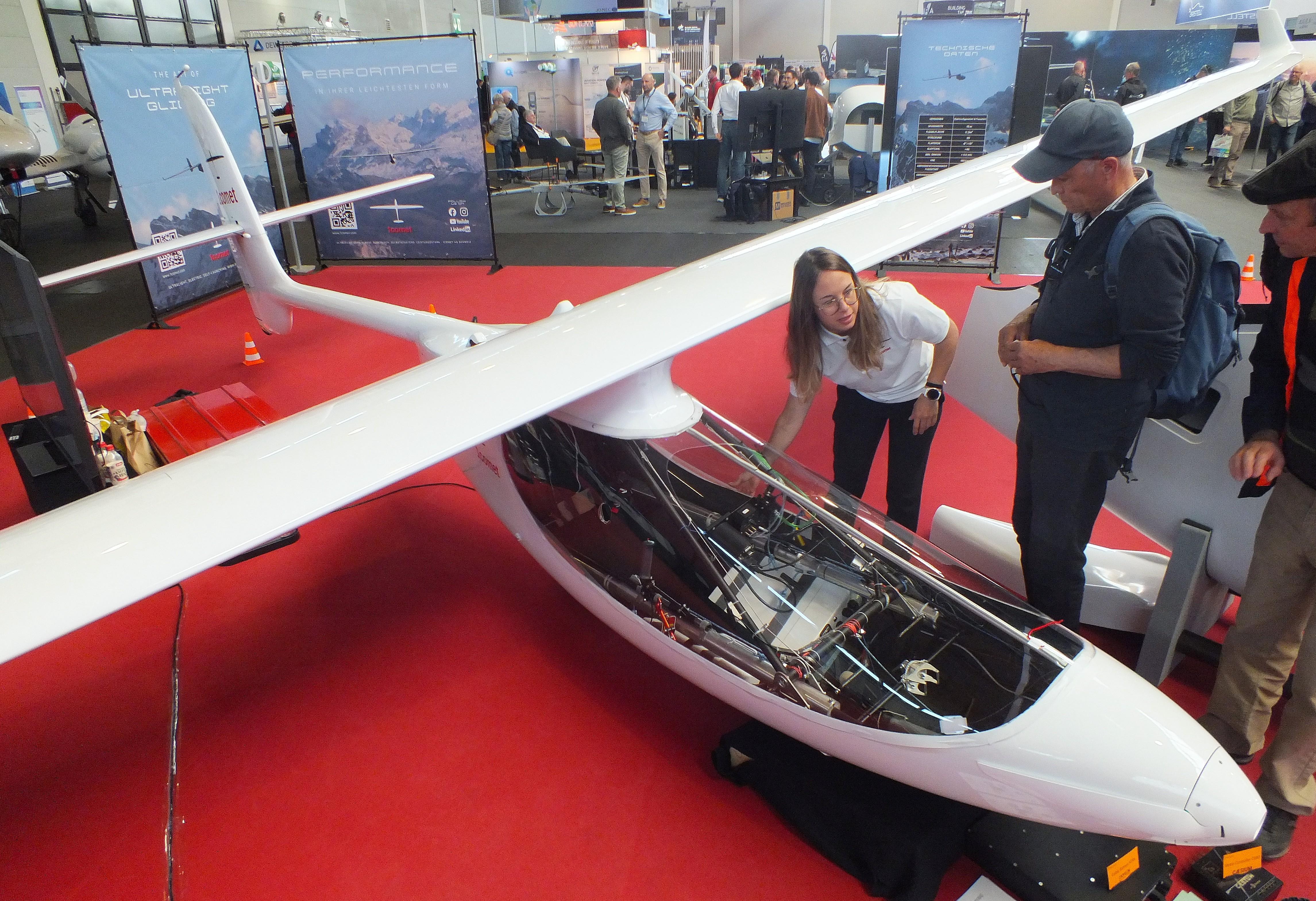 Aircraft UNKNOWN, 1comet AG 1comet with new 2026 canopy and FES (electric motor) at the AERO 2026, Friedrichshafen, at EDNY, photo by iwarnecke