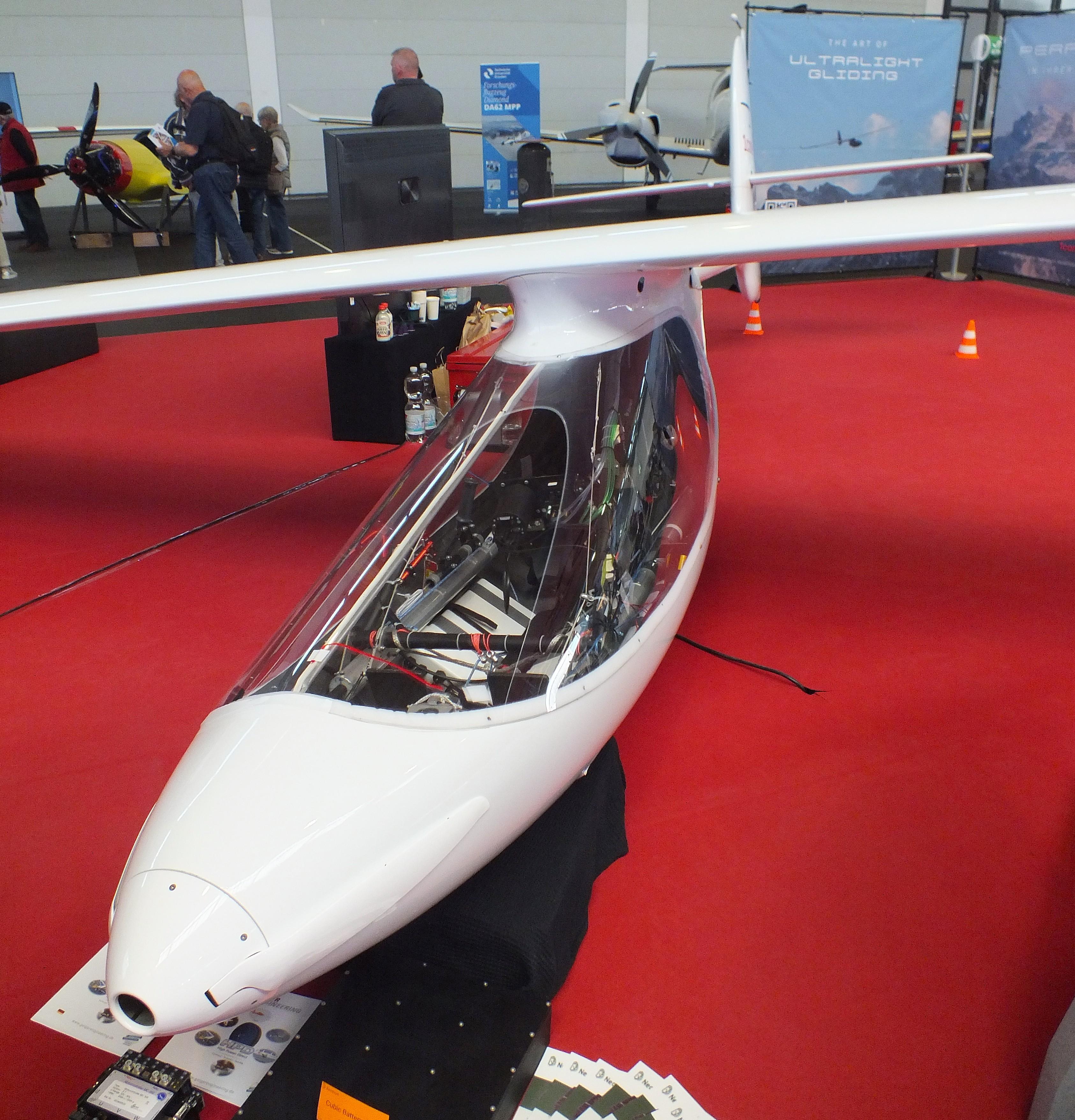 Aircraft UNKNOWN, 1comet AG 1comet with new 2026 canopy and FES (electric motor) at the AERO 2026, Friedrichshafen, at EDNY, photo by iwarnecke