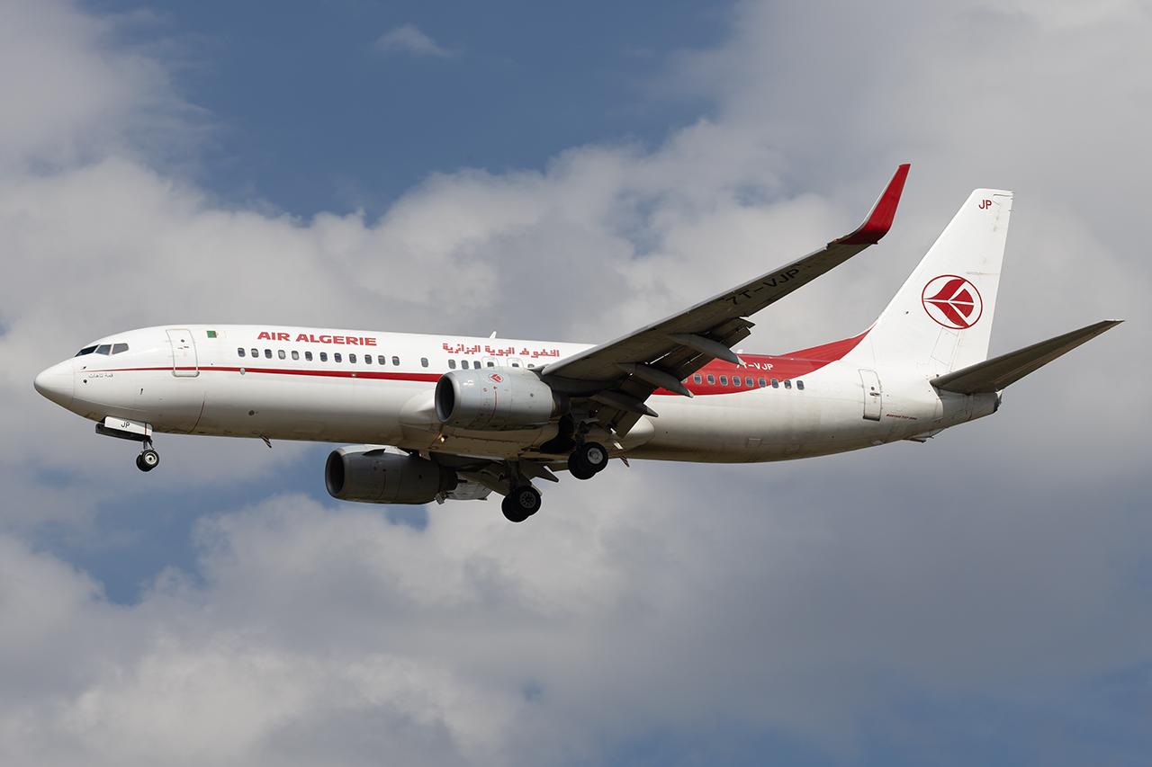 Aircraft 7T-VJP, Air Algerie 737-800, at LOWW, photo by Andy Graf