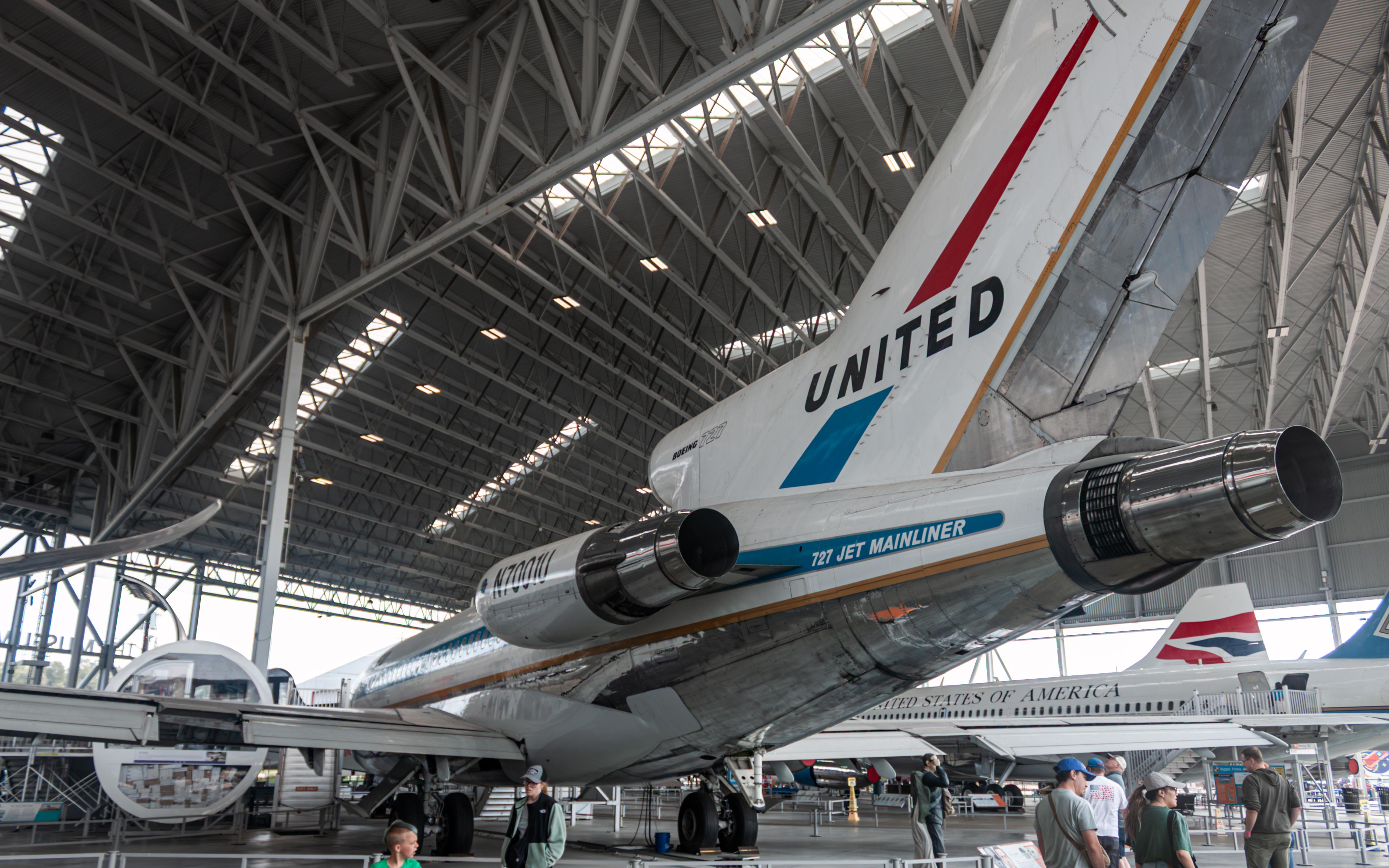 Aircraft N7001U, United 721, at KBFI, photo by AviationLover50