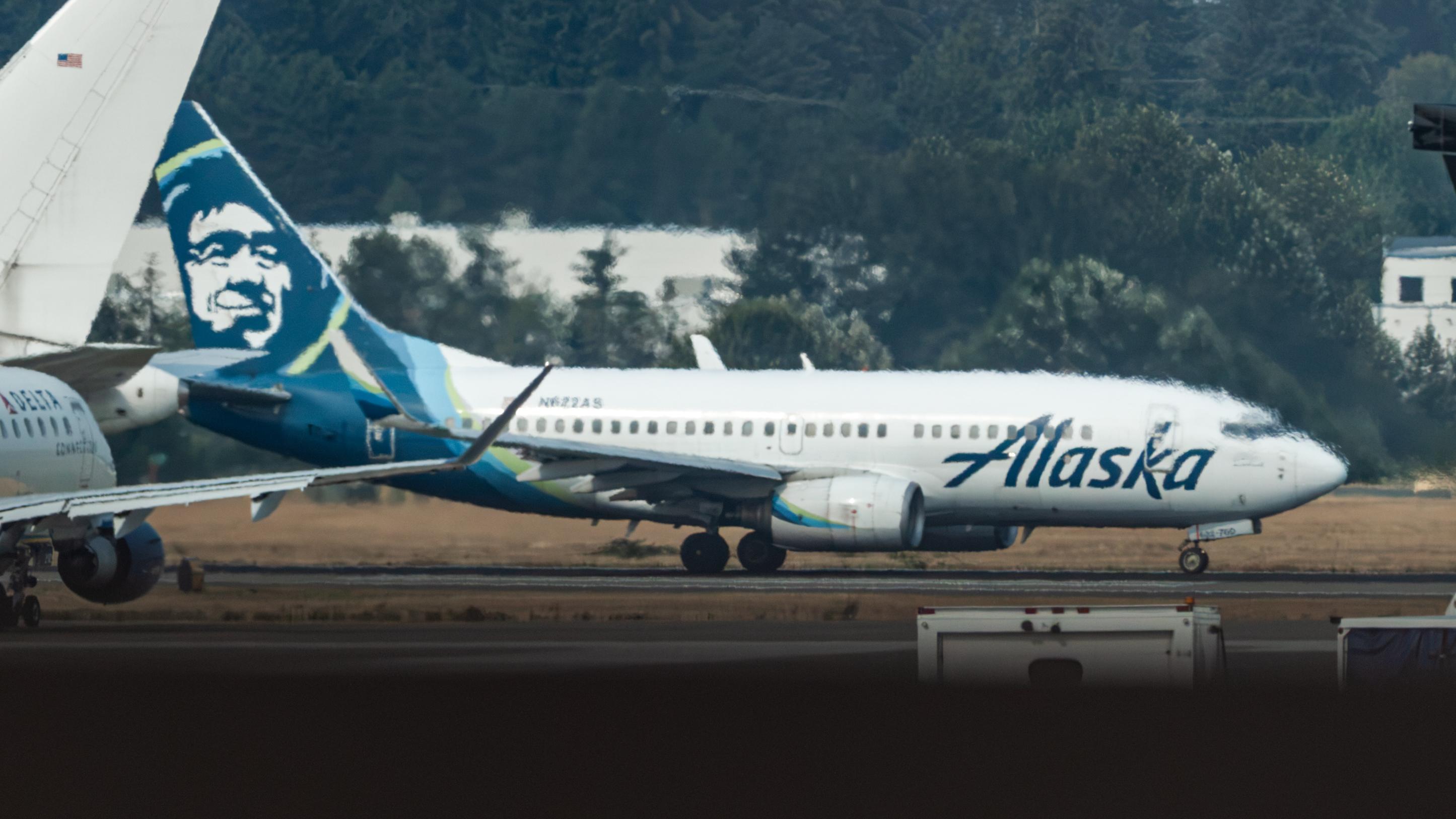 Aircraft N622AS, Alaska 737, at KSEA, photo by AviationLover50