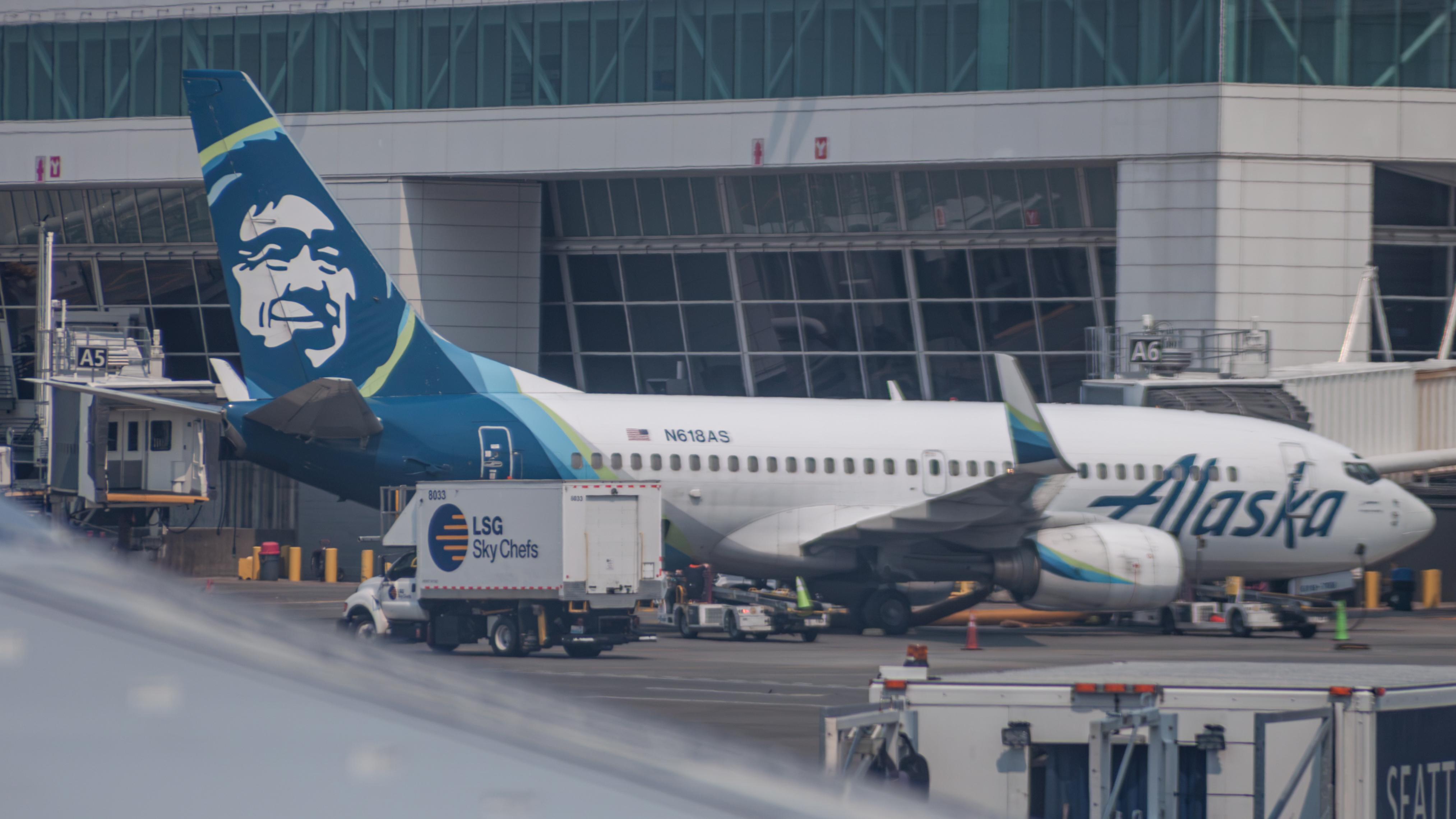 Aircraft N618AS, Alaska 737, at KSEA, photo by AviationLover50