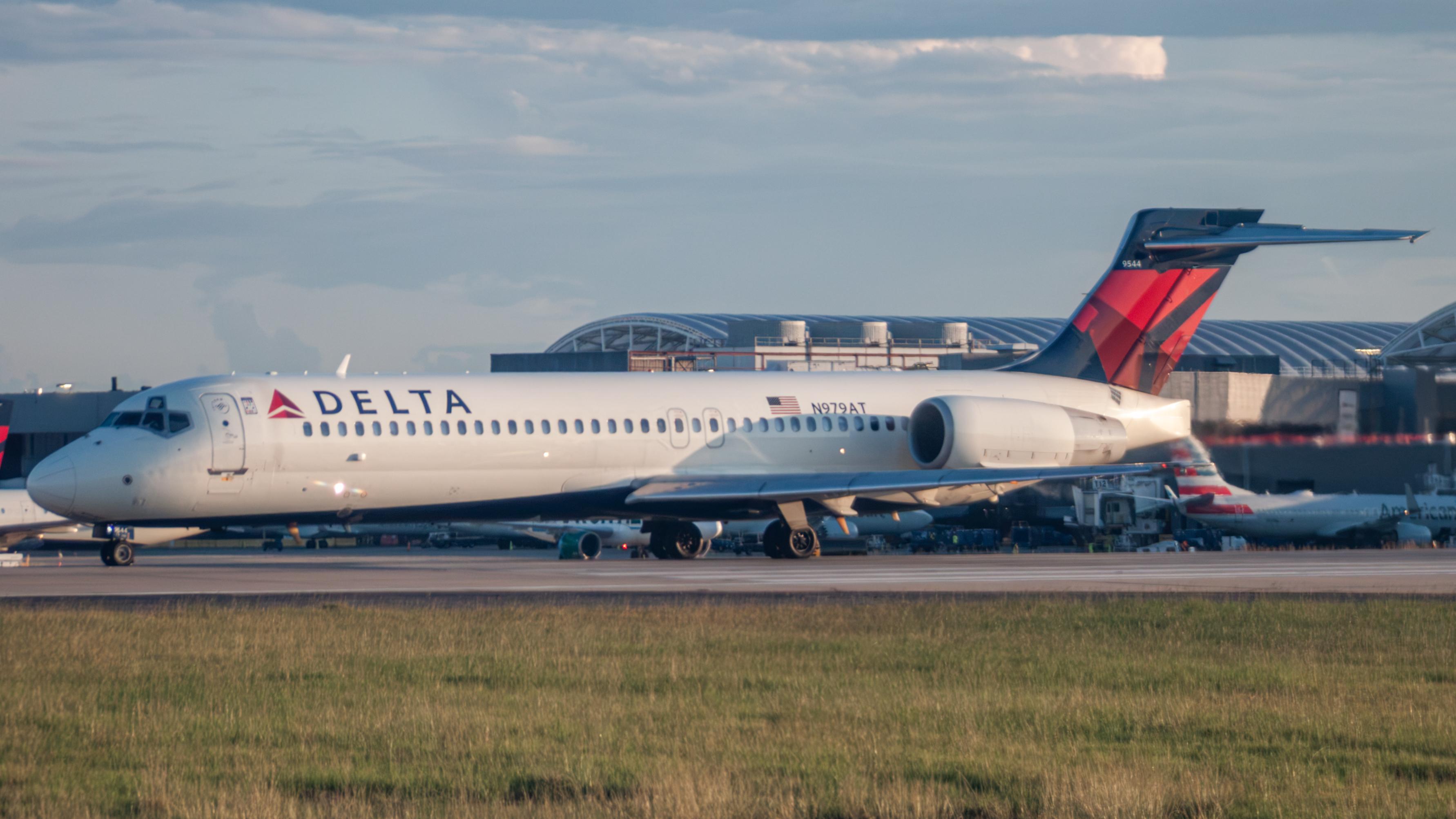 Aircraft N979AT, Delta 712, at KSEA, photo by AviationLover50